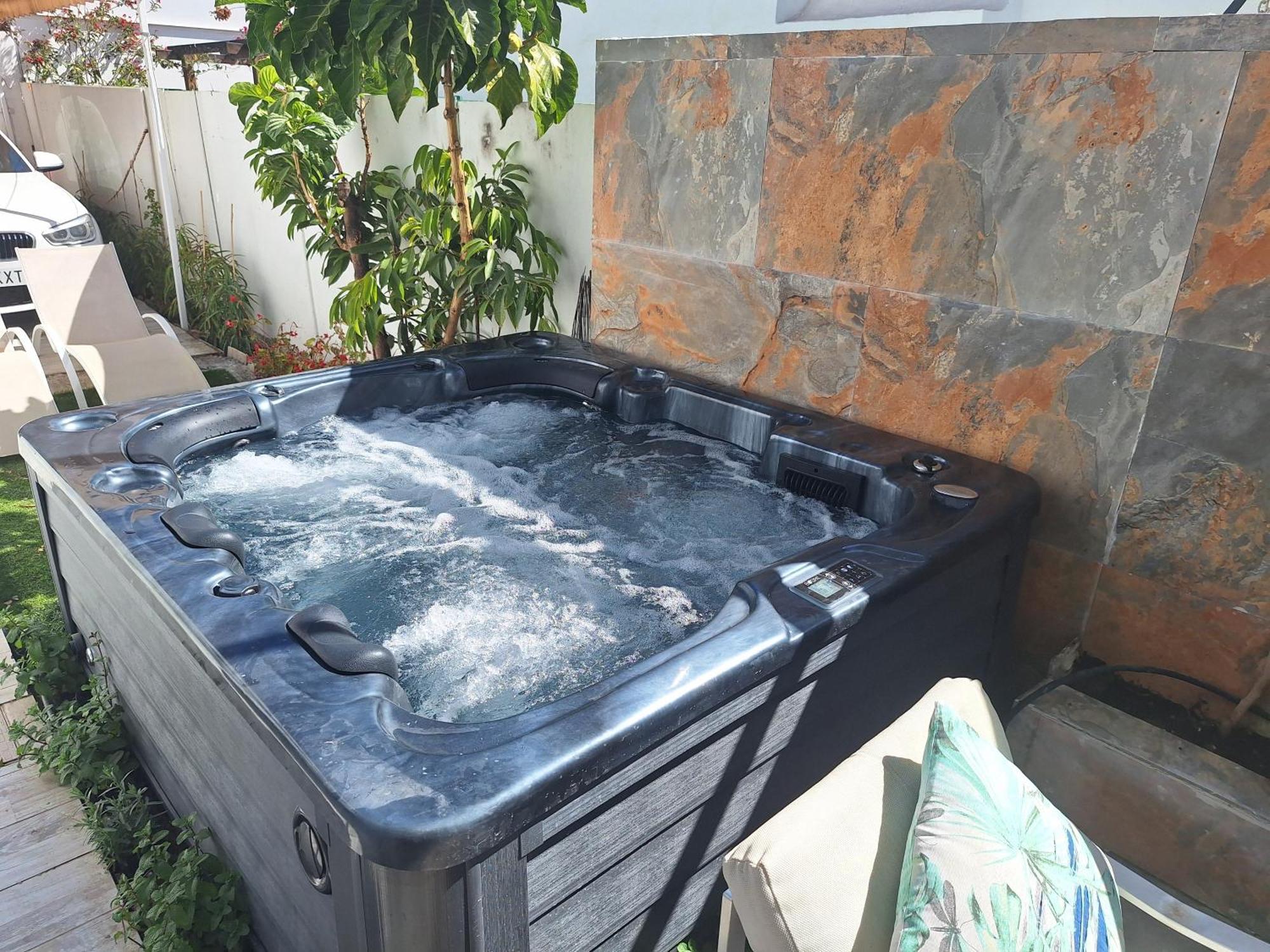 Bungalow 2-4 With Jacuzzi * Playa del Ingles (Gran Canaria)