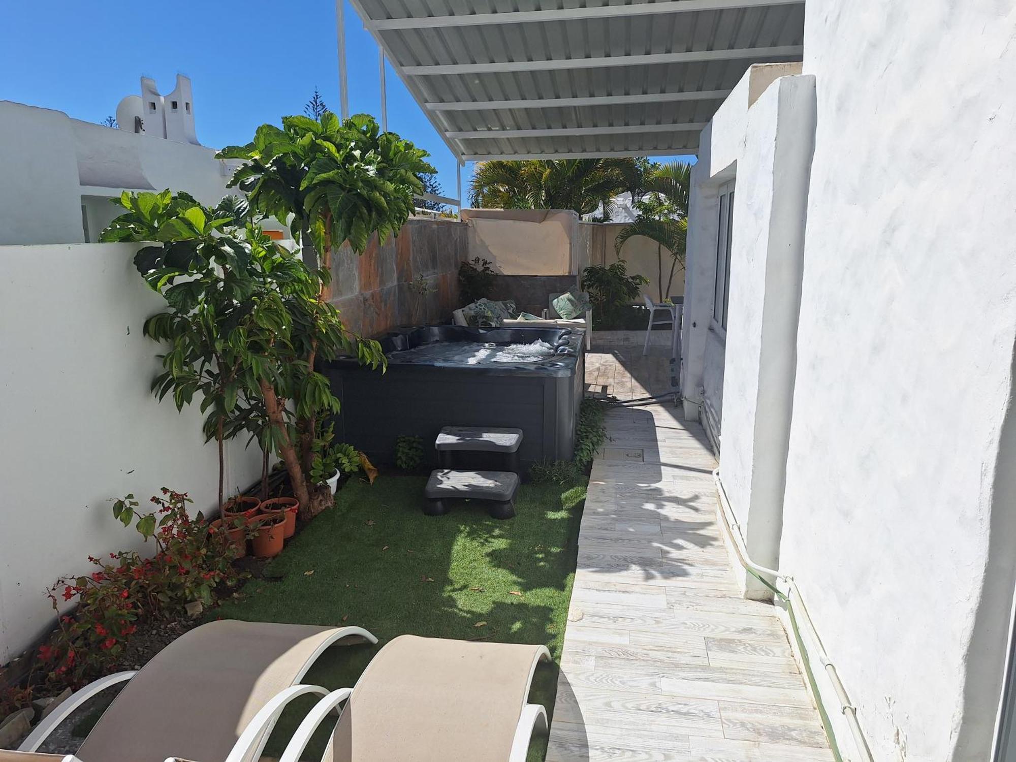 Bungalow 2-4 With Jacuzzi Playa del Ingles (Gran Canaria)