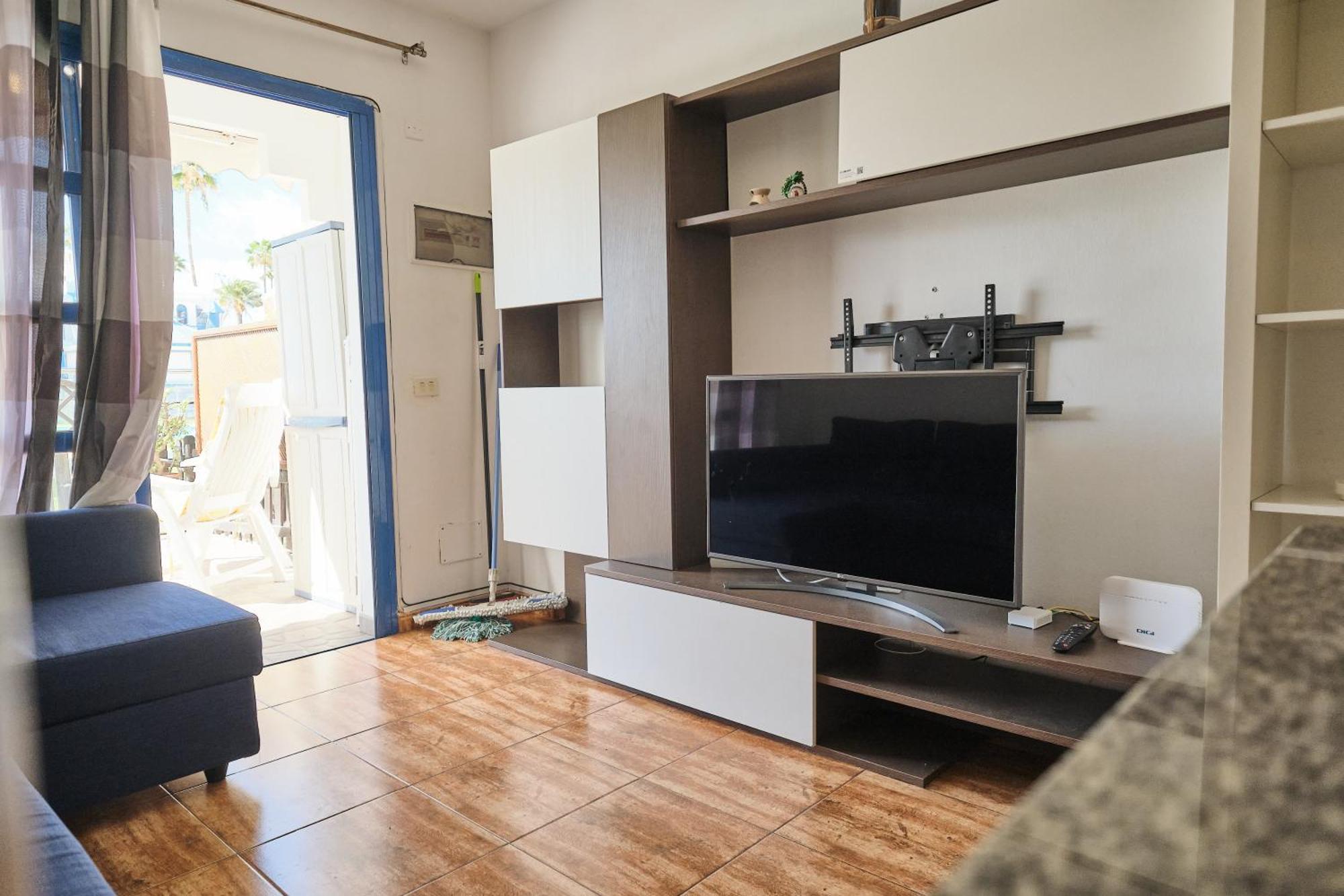Apartamento Delightful Playmar: Comfort And Convenience In Maspalomas, Steps Away From Shopping Centers And Beaches *