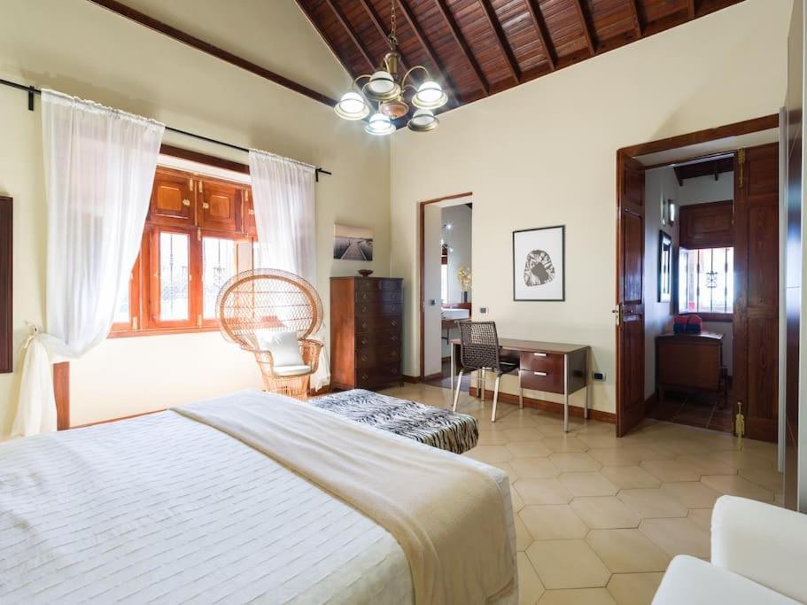 With Pool And Sea Views In Banana Plantation *
