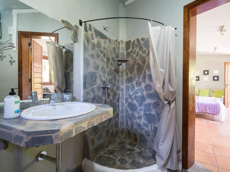 Villa With Pool And Sea Views In Banana Plantation *
