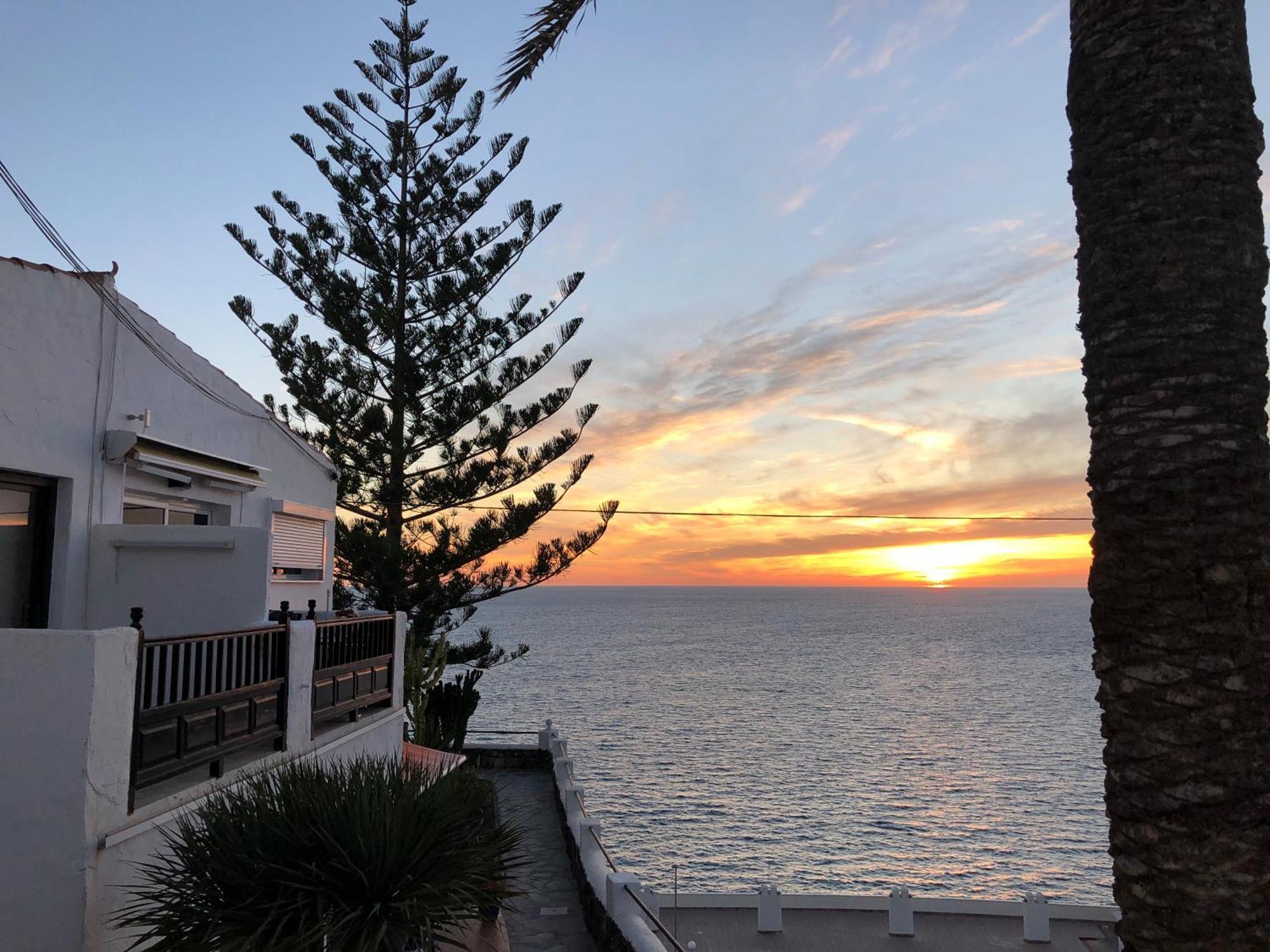 Deluxe Seaview-sunsets !transfe-r Inc! Pool,2aircond,2tv65