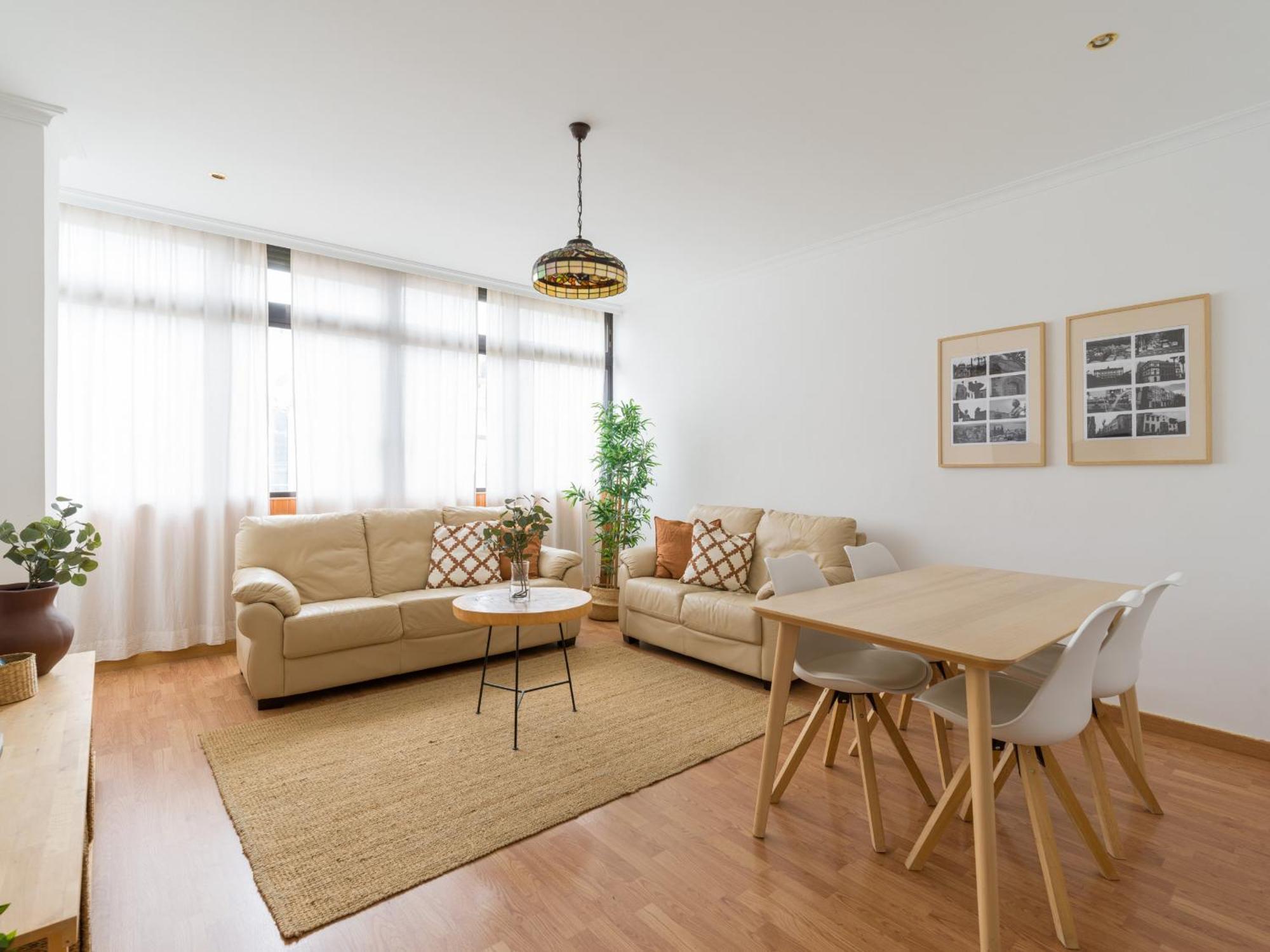 Moderno Piso De 3 Cerca De Triana Apartment *