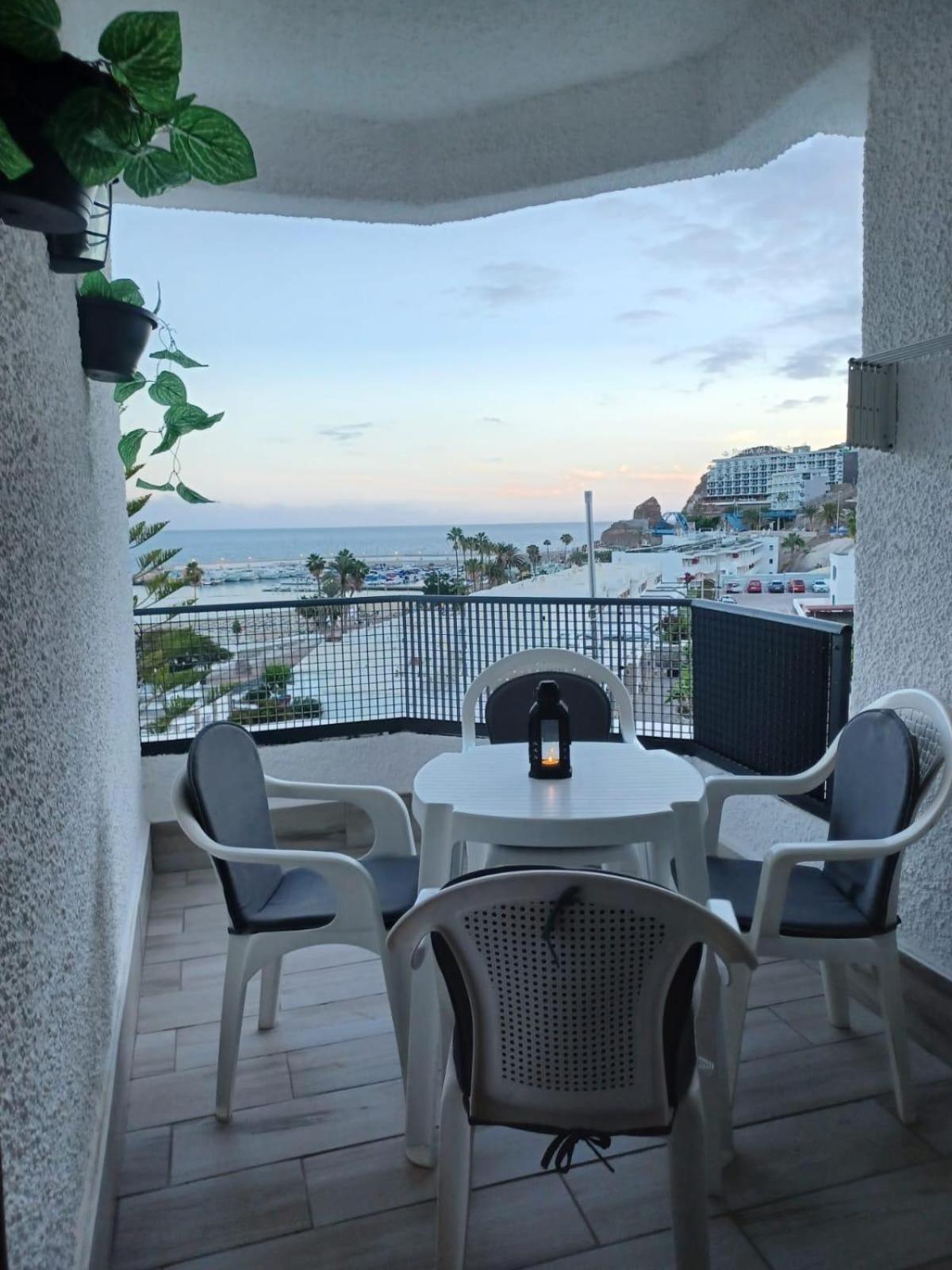 Con Vistas A La Playa, Puerto Rico Apartment *