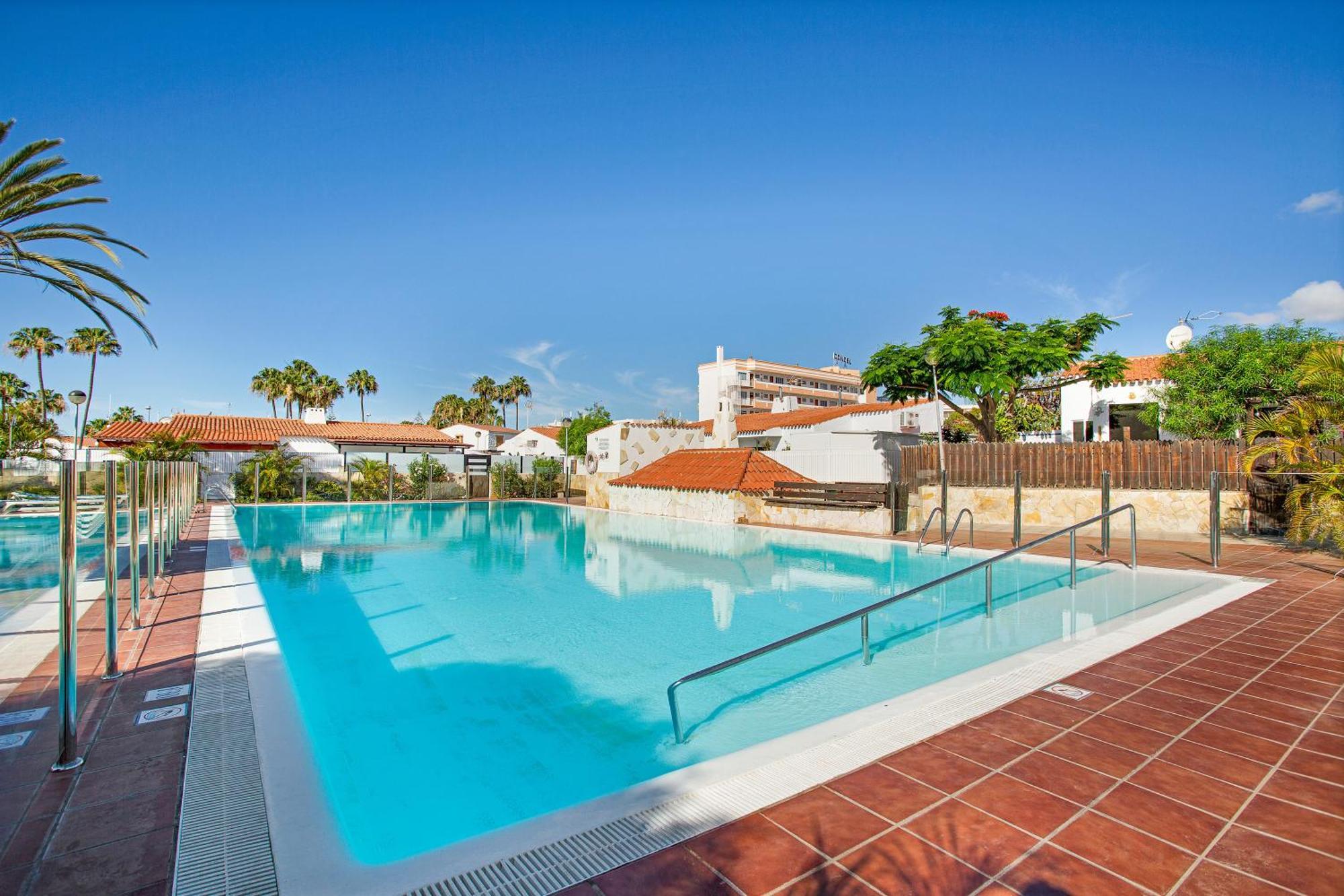 Sunset House Maspalomas Holiday park *