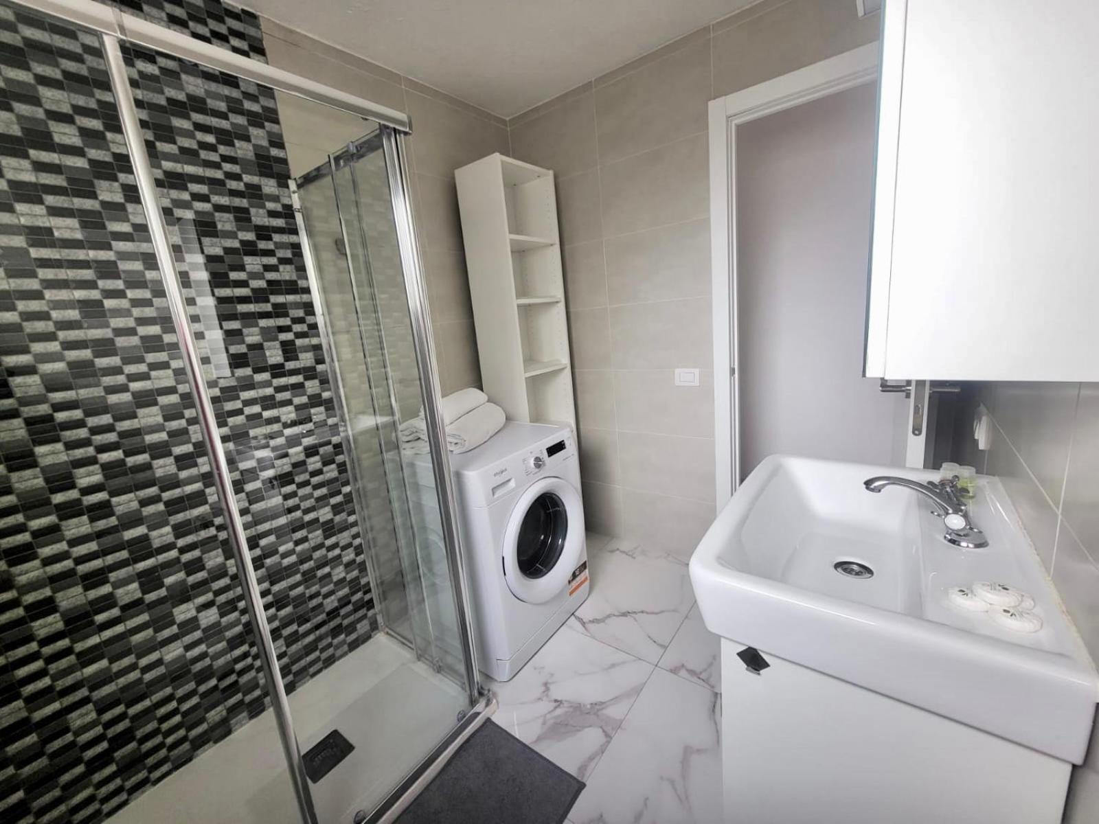 Apartamento New Big Flat With Balcony 50mts Away From Parking Optional
