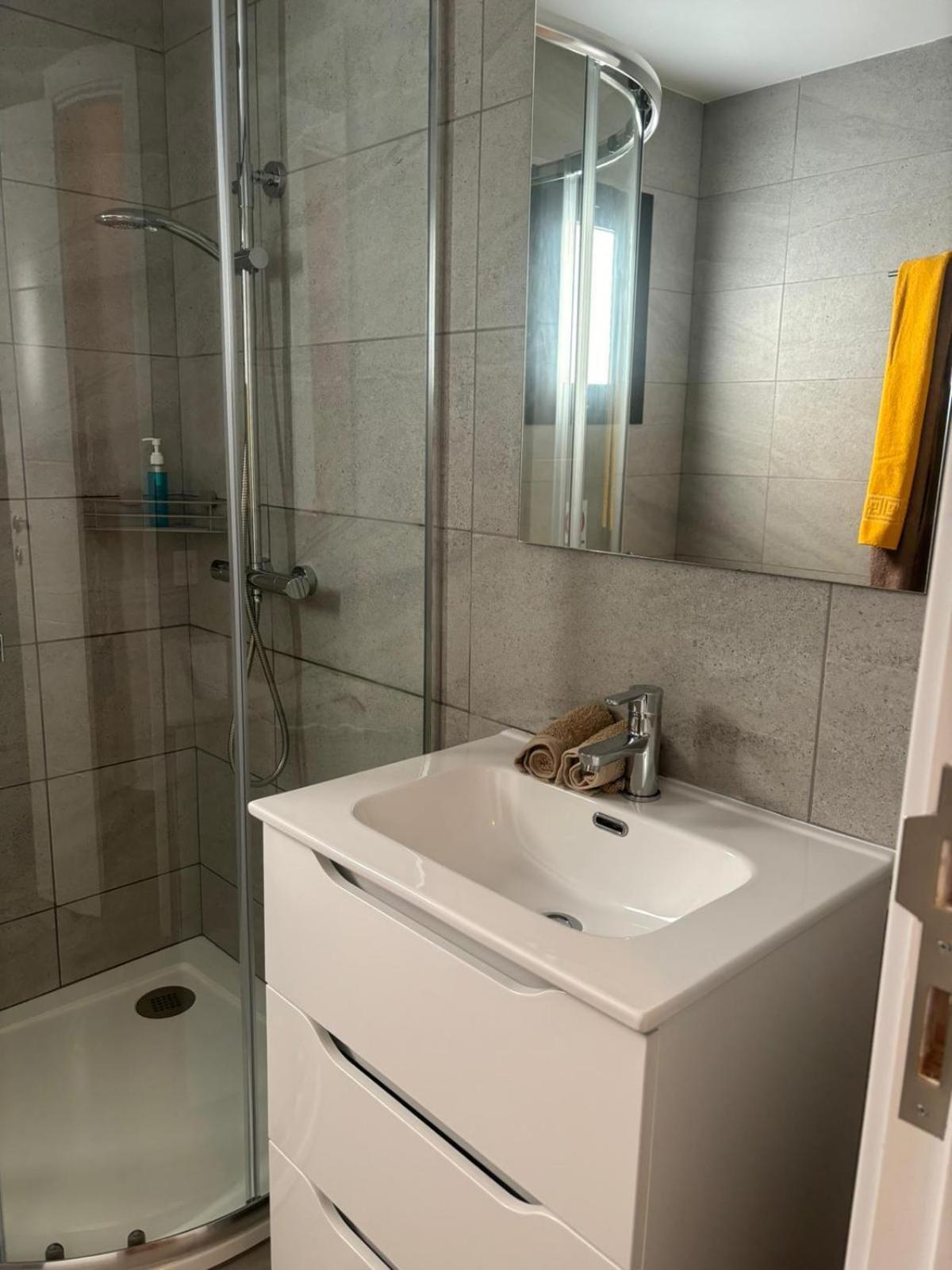 Mono & - Two Bedroom *