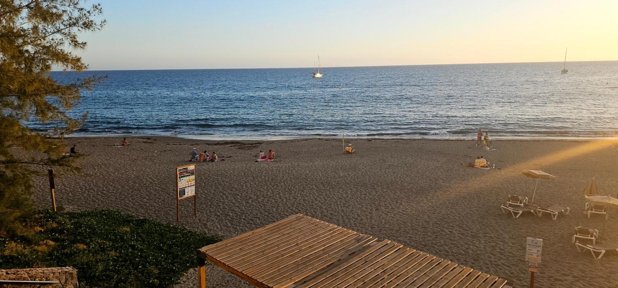 Beachfront Apartment Patalavaca