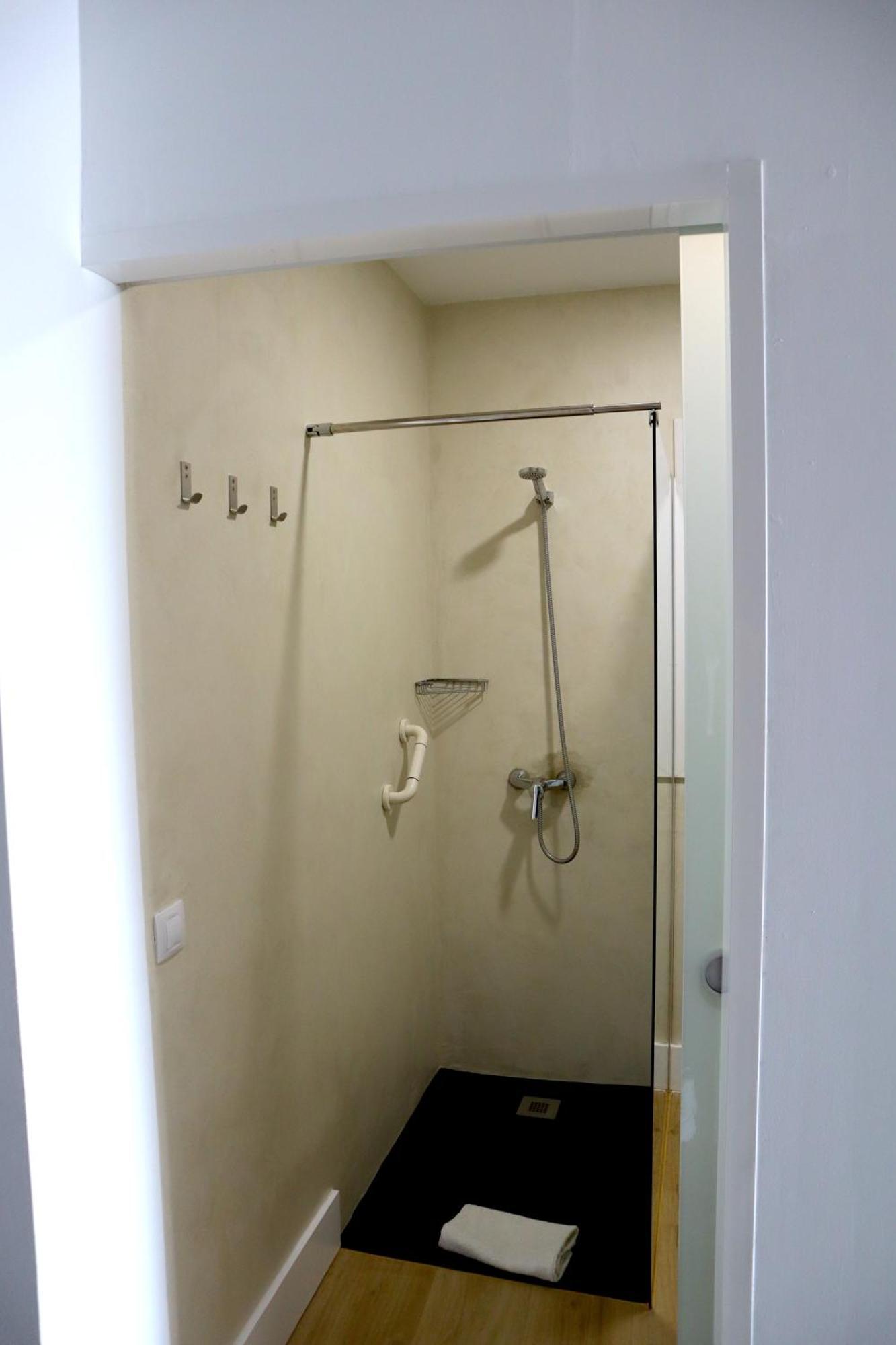 Durmiendo Sobre El Mar, Vivienda La Baja * Telde