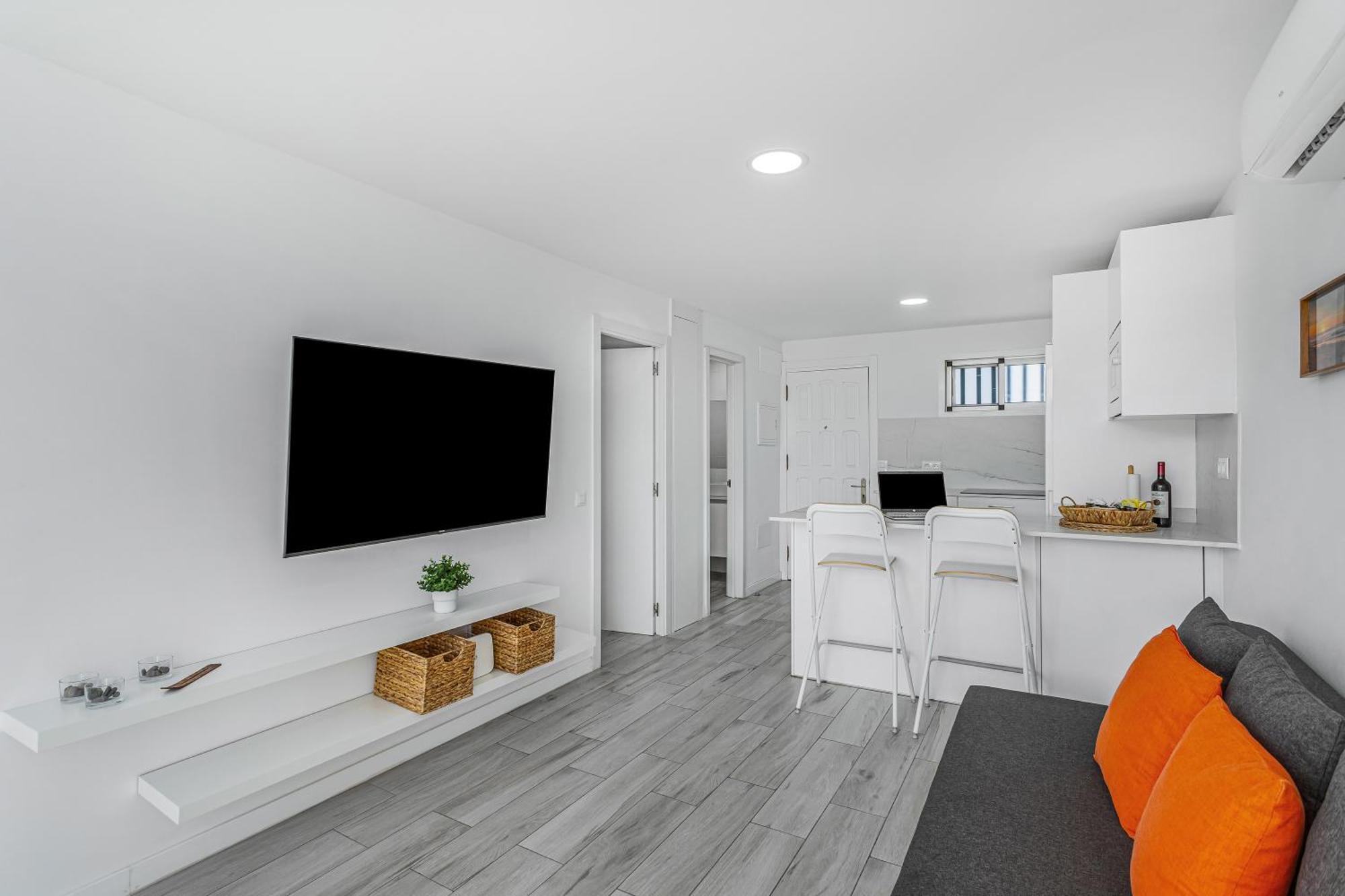 Newly Refurbished Beachfront Apartment
