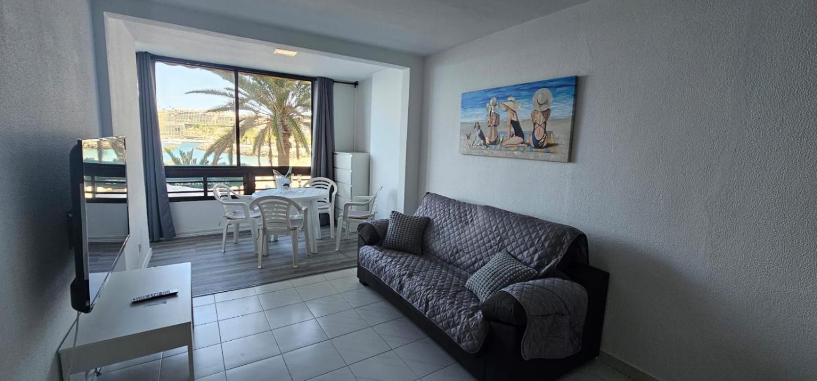 Beachfront Apartment Patalavaca