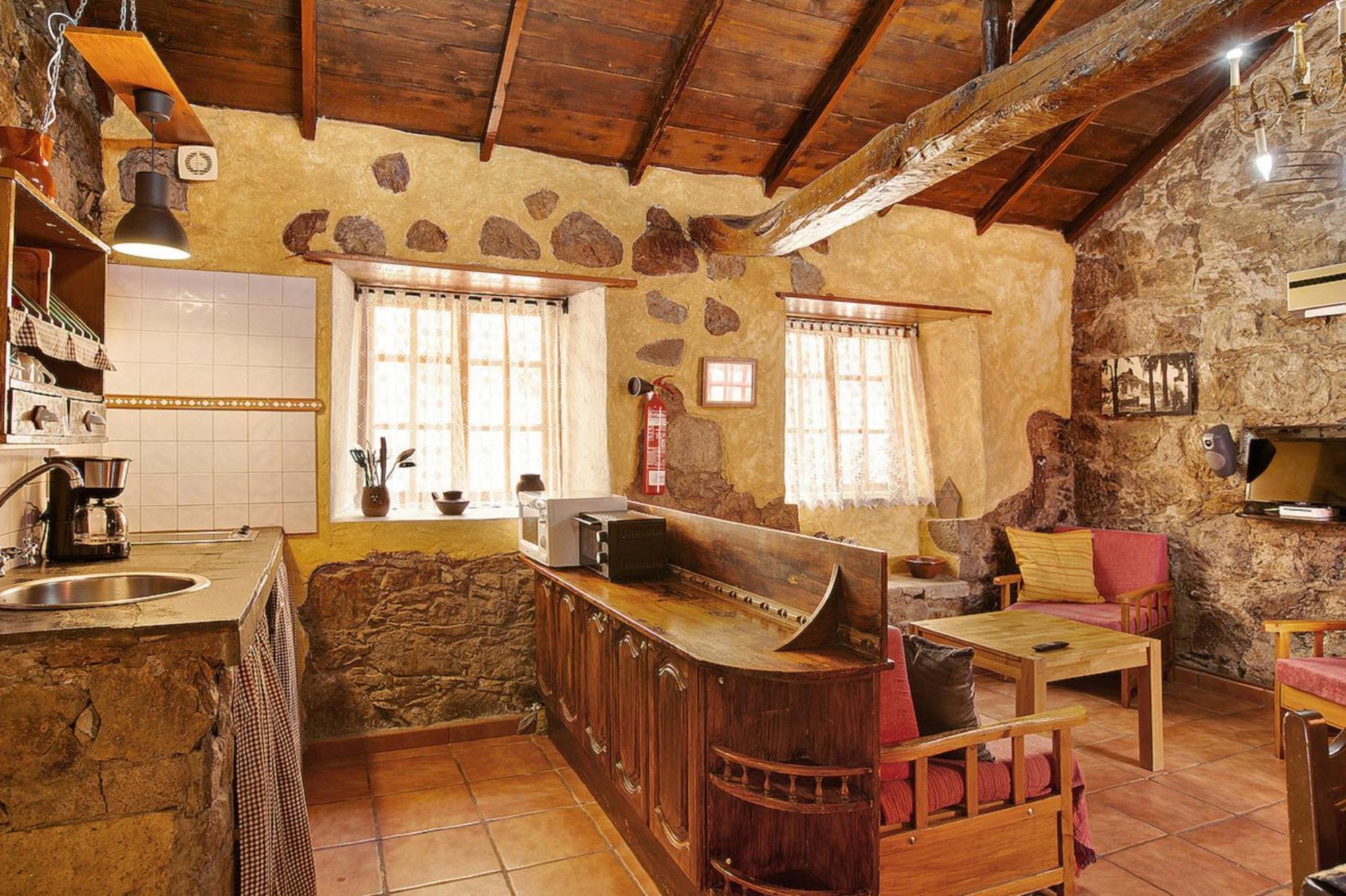 House Sleeps6-parking-garden-pool In Summer-pet *