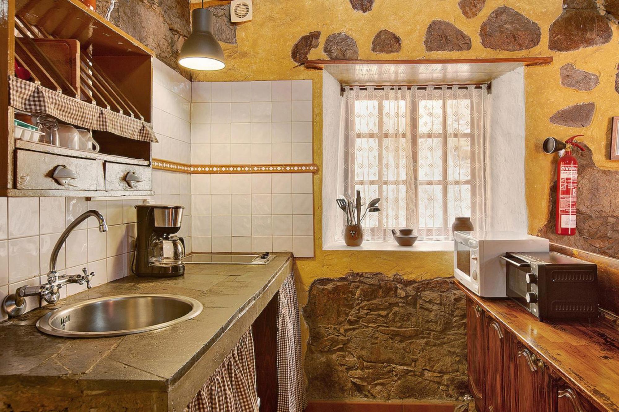 House Sleeps6-parking-garden-pool In Summer-pet Villa