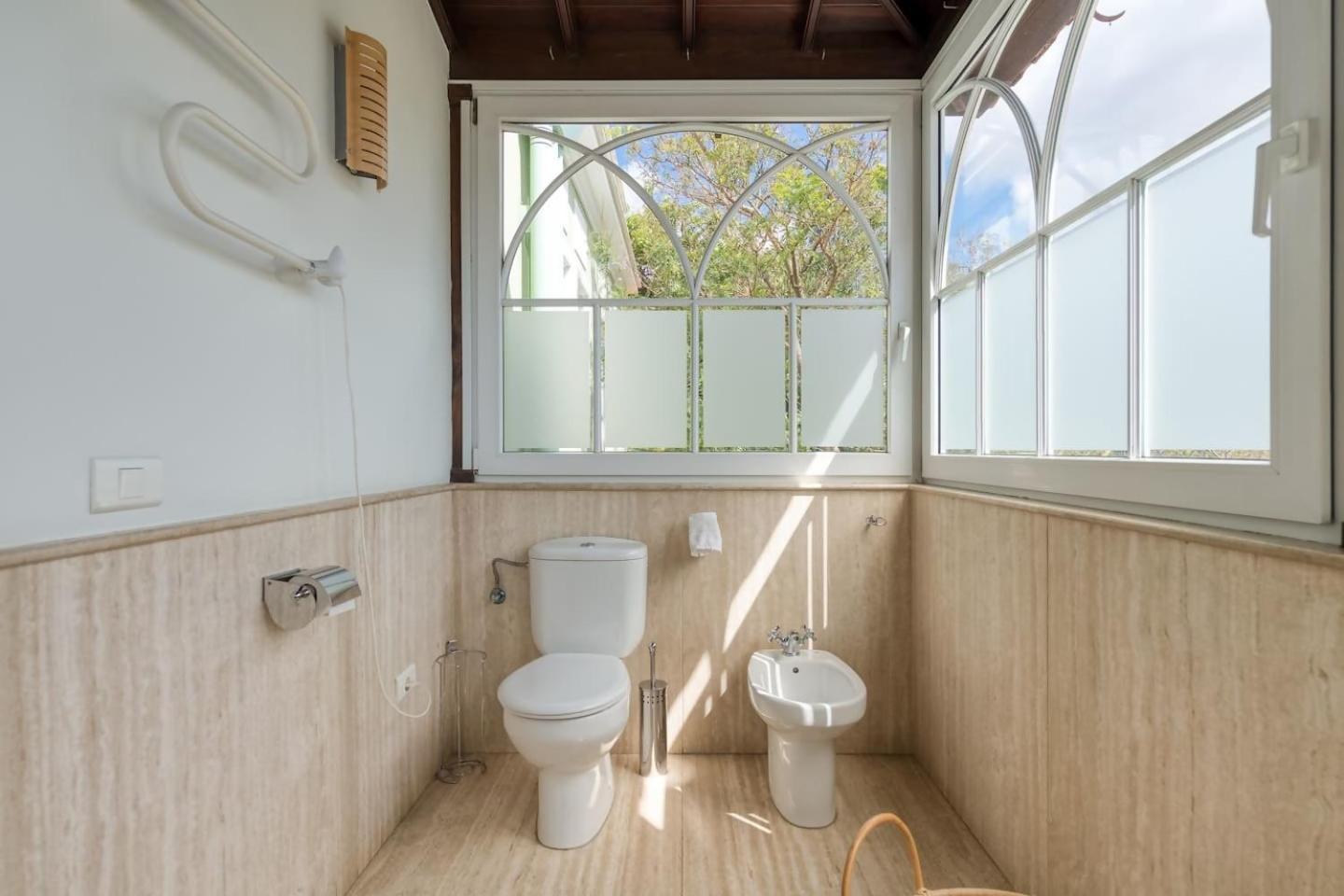 Amplia De Lujo Con Piscina Climatizada *