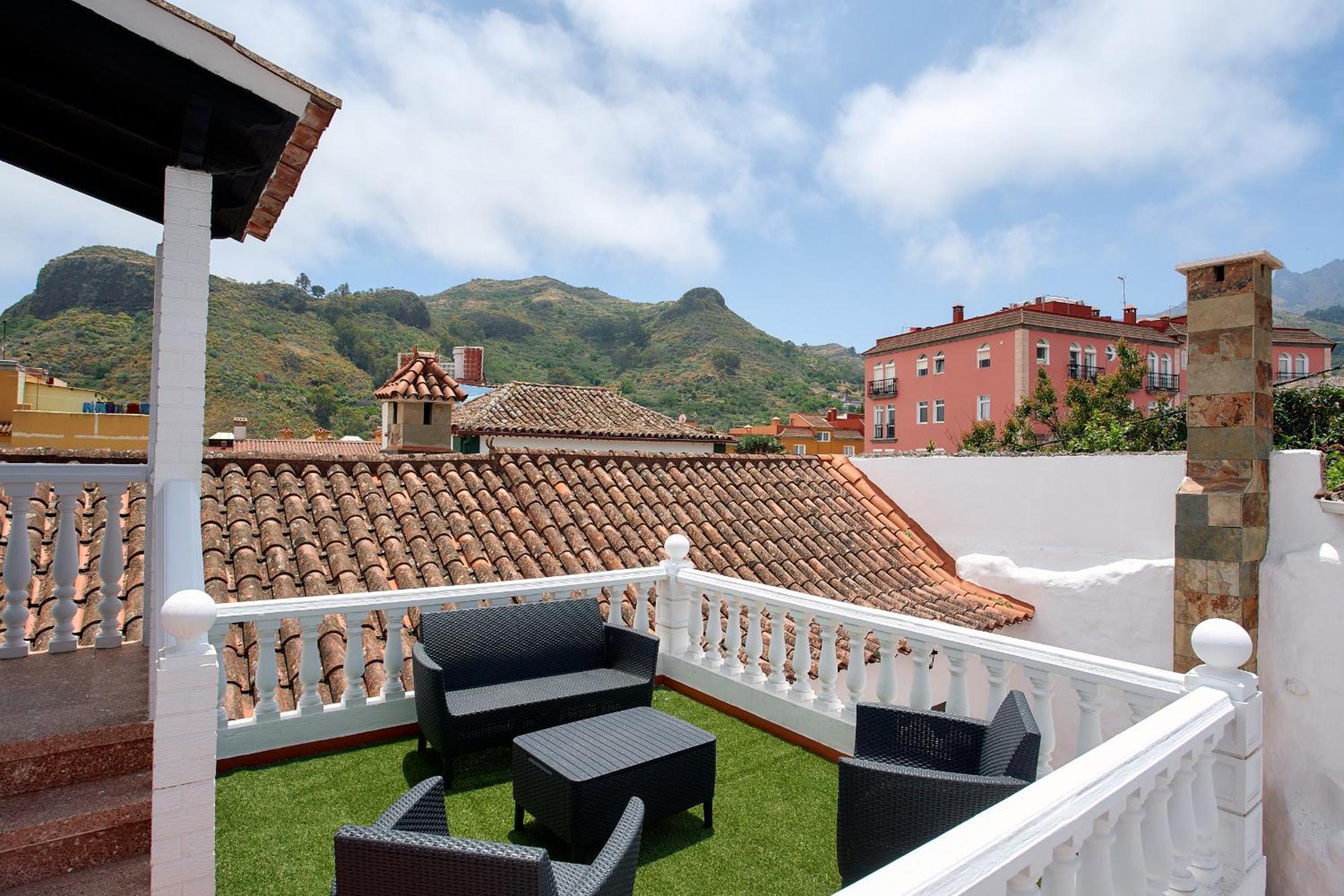 Historic House With A View In The Old Town Holiday home Vega de San Mateo
