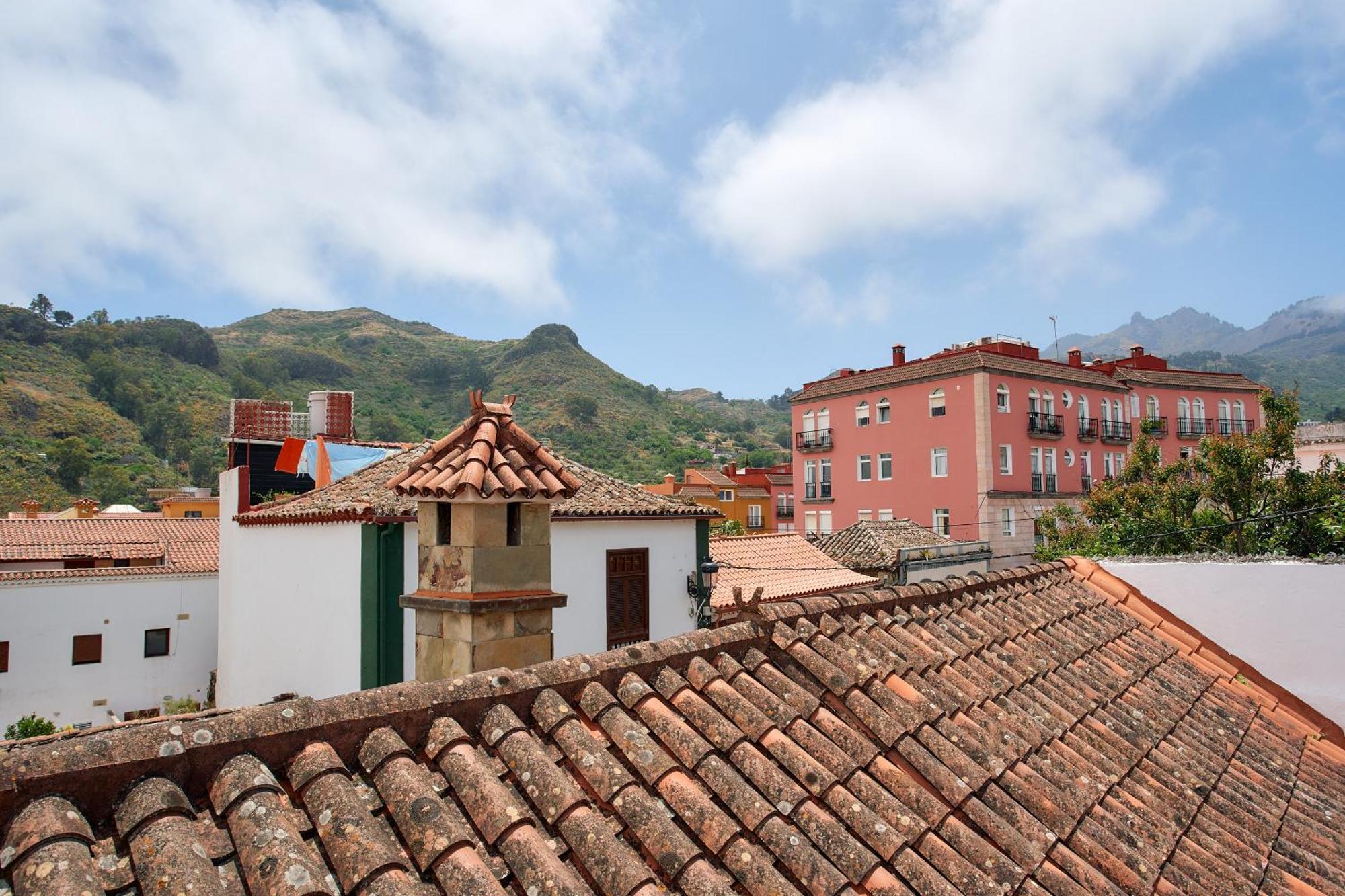 Historic House With A View In The Old Town Holiday home Vega de San Mateo