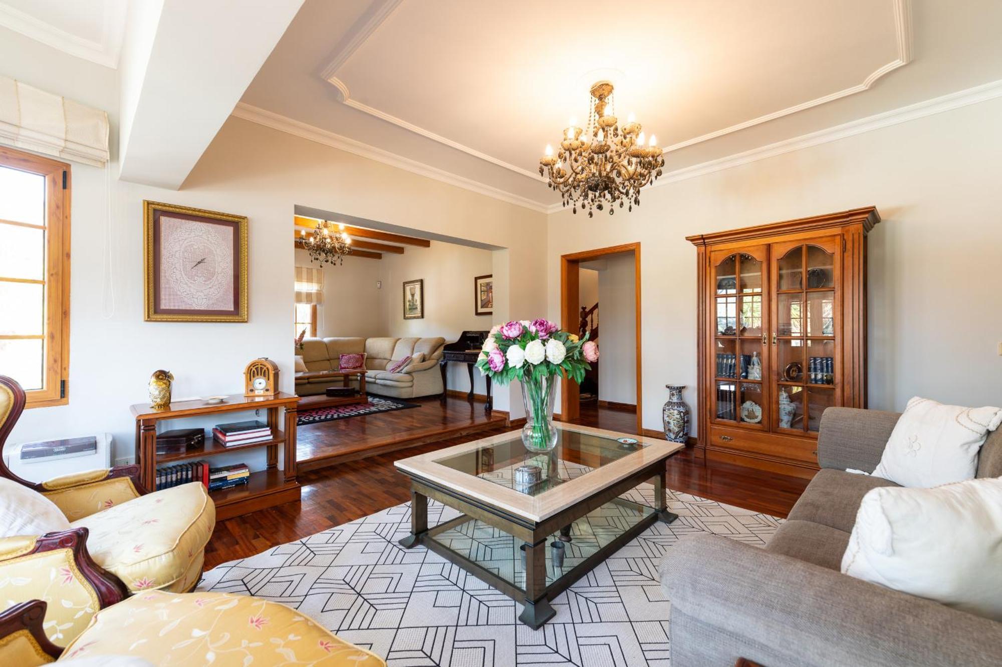 Villa 5br House - Pool & Parking - Tennis Court *