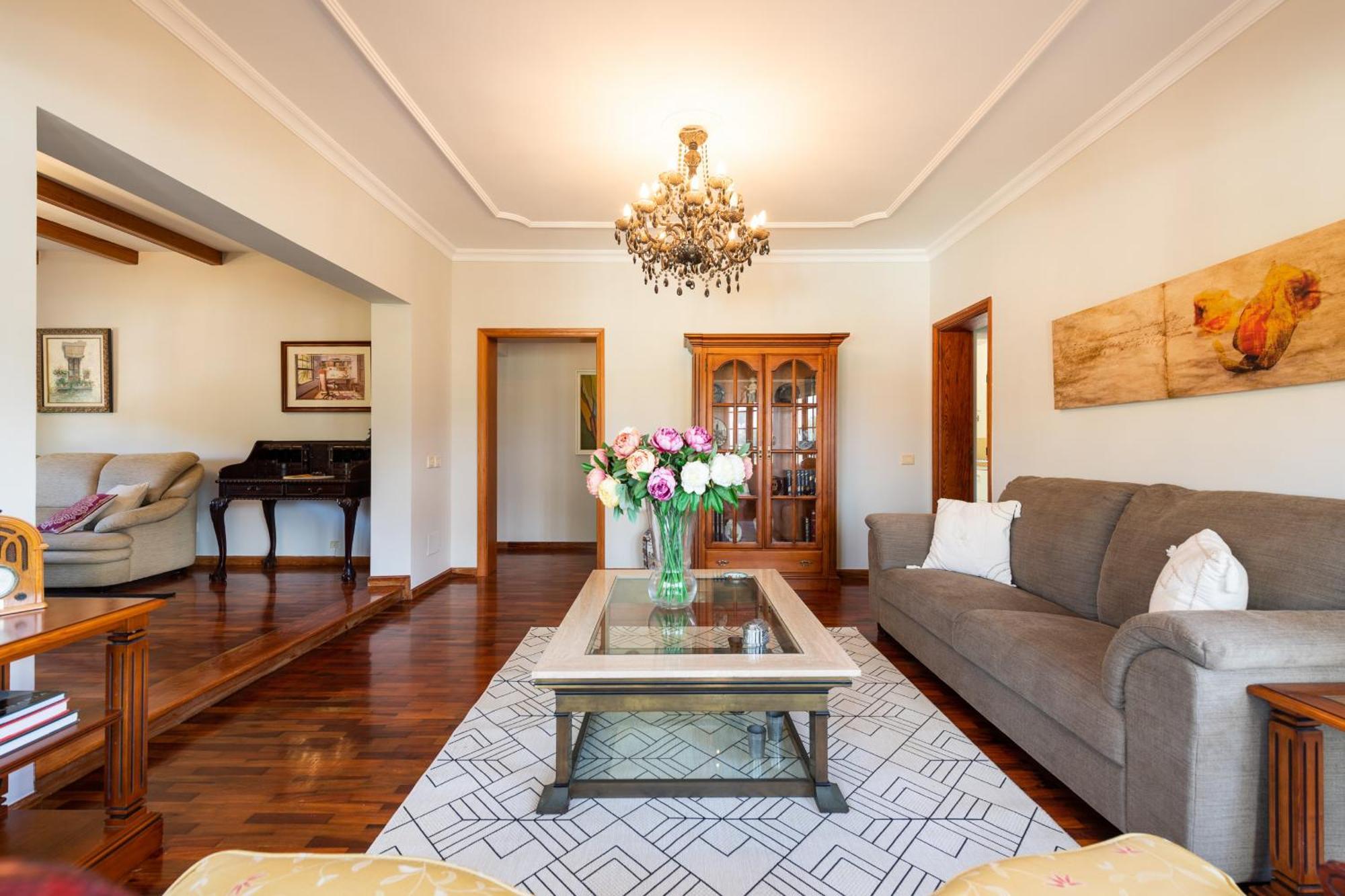 5br House - Pool & Parking - Tennis Court Villa