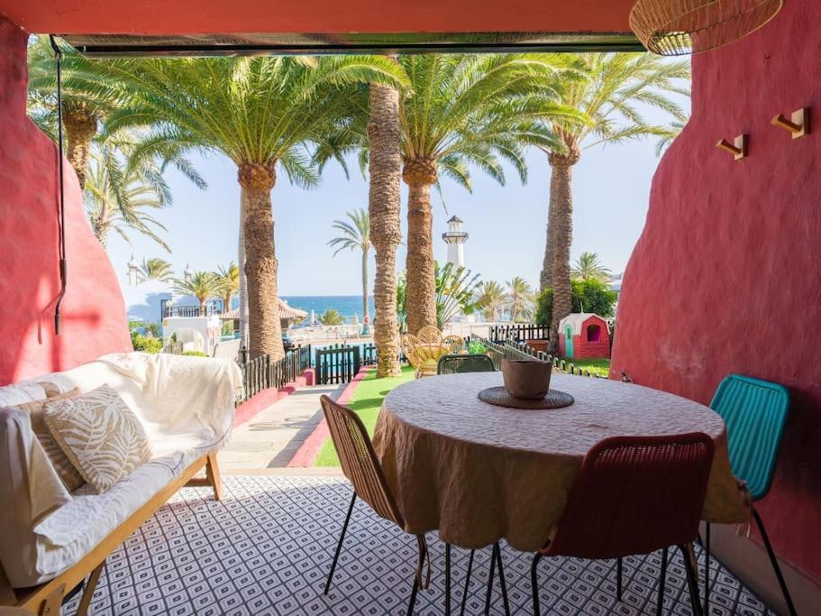 On The Playa Del Aguila Apartamento