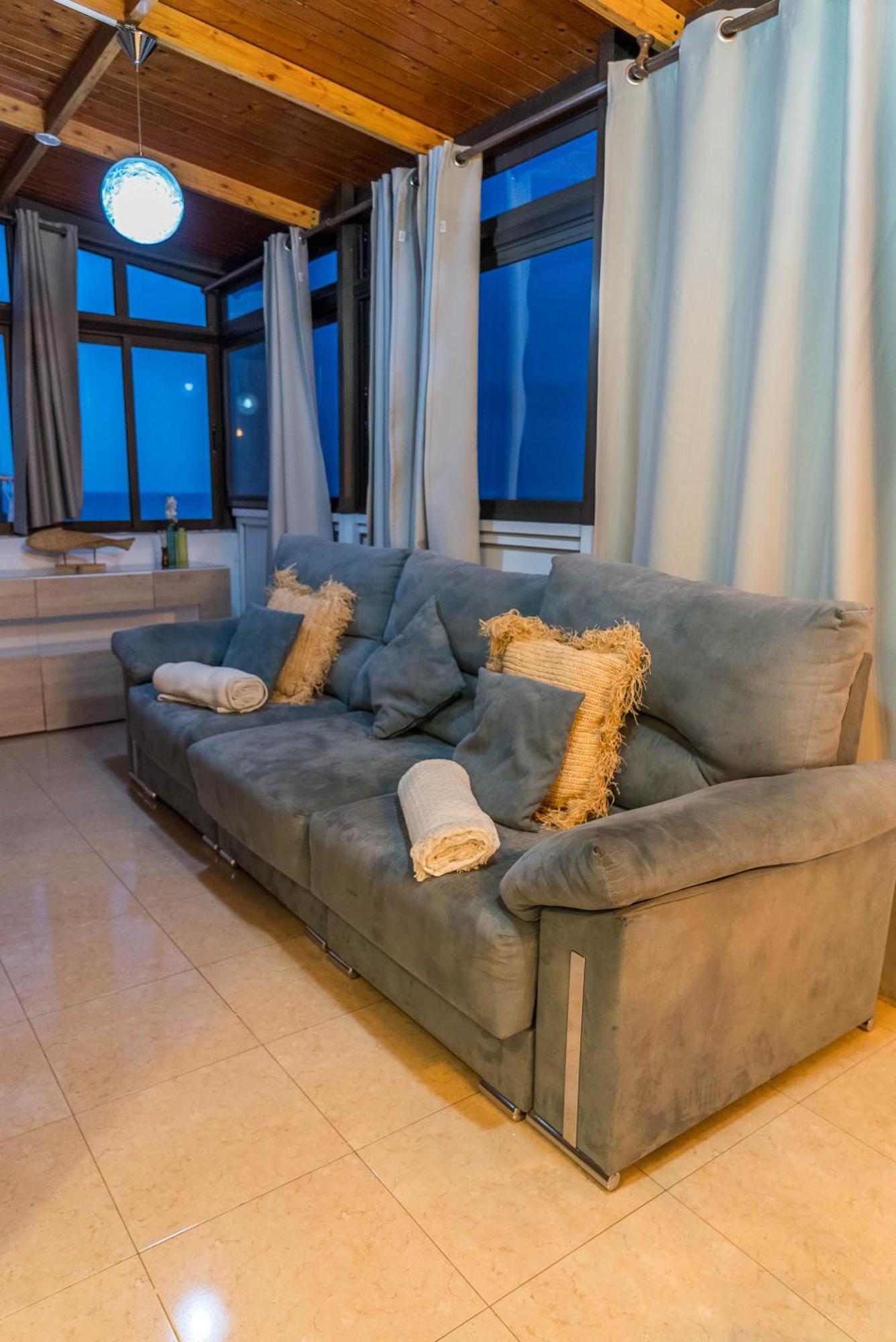 Seaside View Apartment *