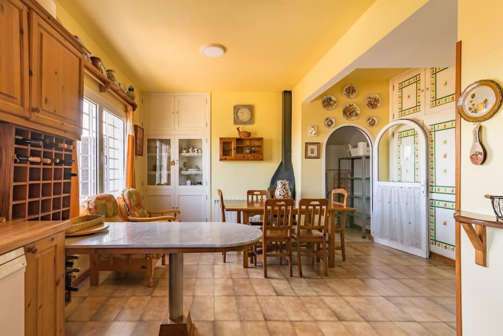 Magnifica Con Piscina Y Barbacoa Villa *