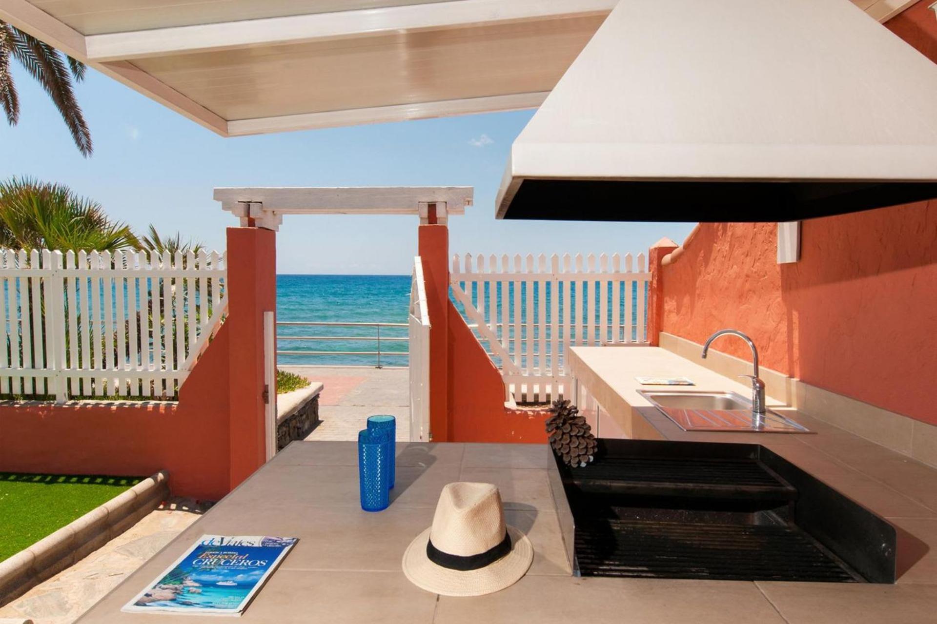 Villa 5-bedroom Oceanfront With Private Pool