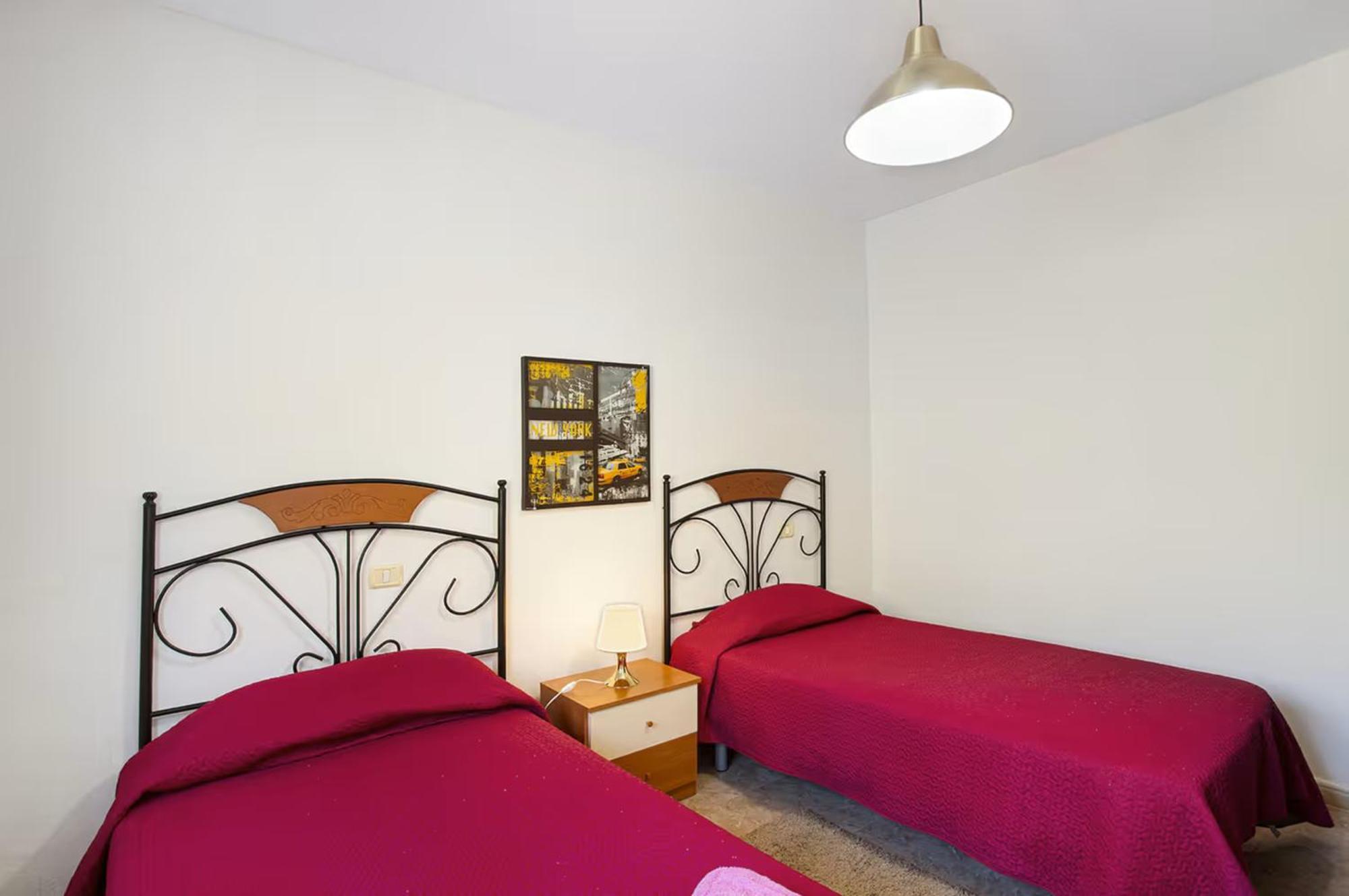 Villa Palomino - Sleeps 4 - Parking - Pet Friendly *