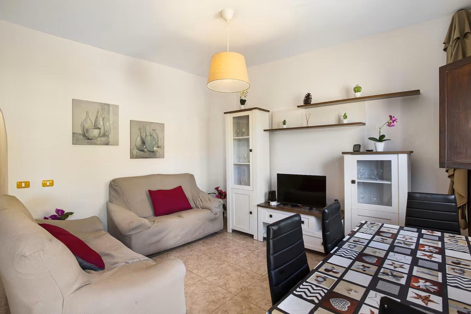 Villa Palomino - Sleeps 4 - Parking - Pet Friendly