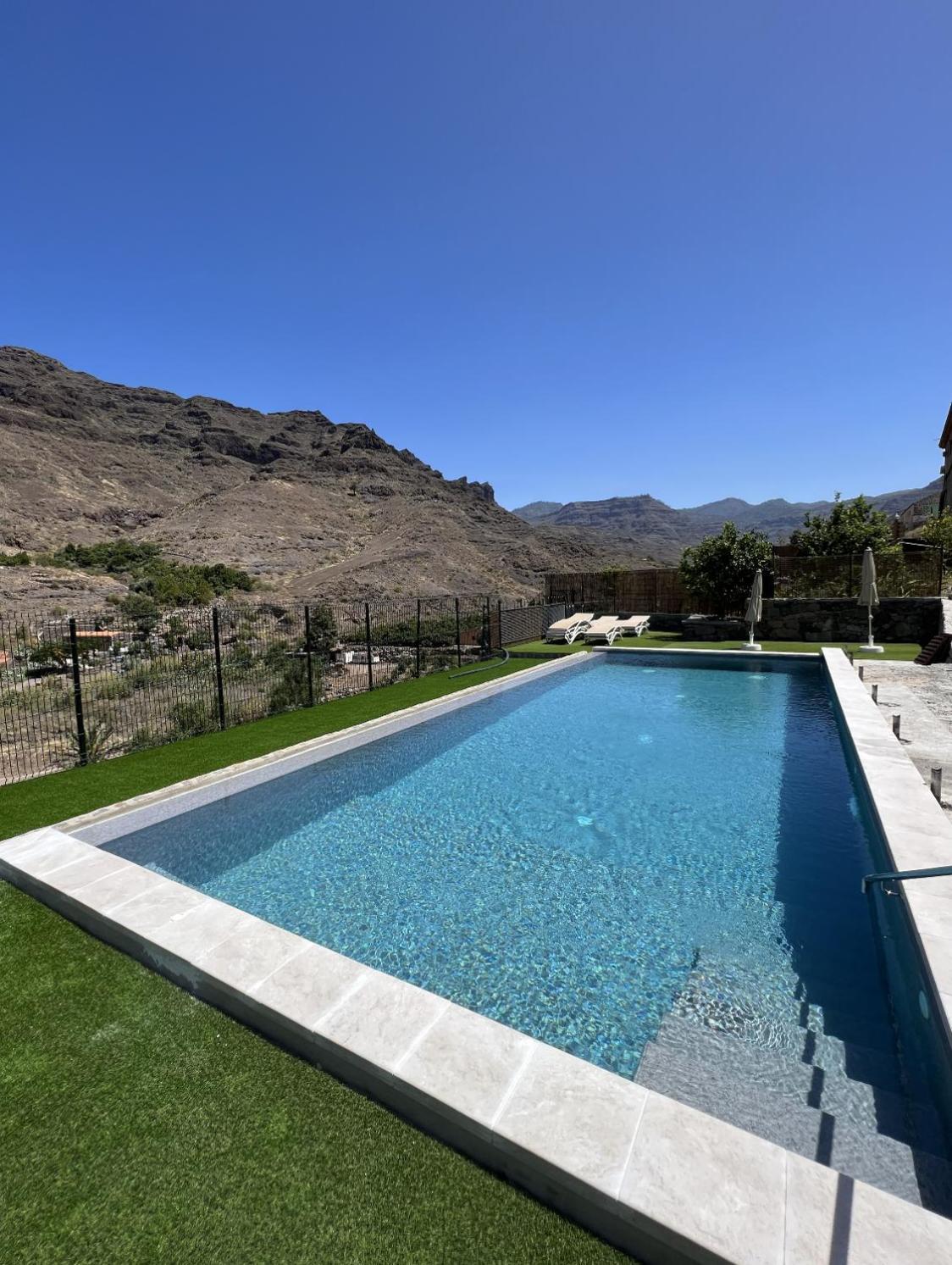 Con Bano Adaptado Y Piscina En *
