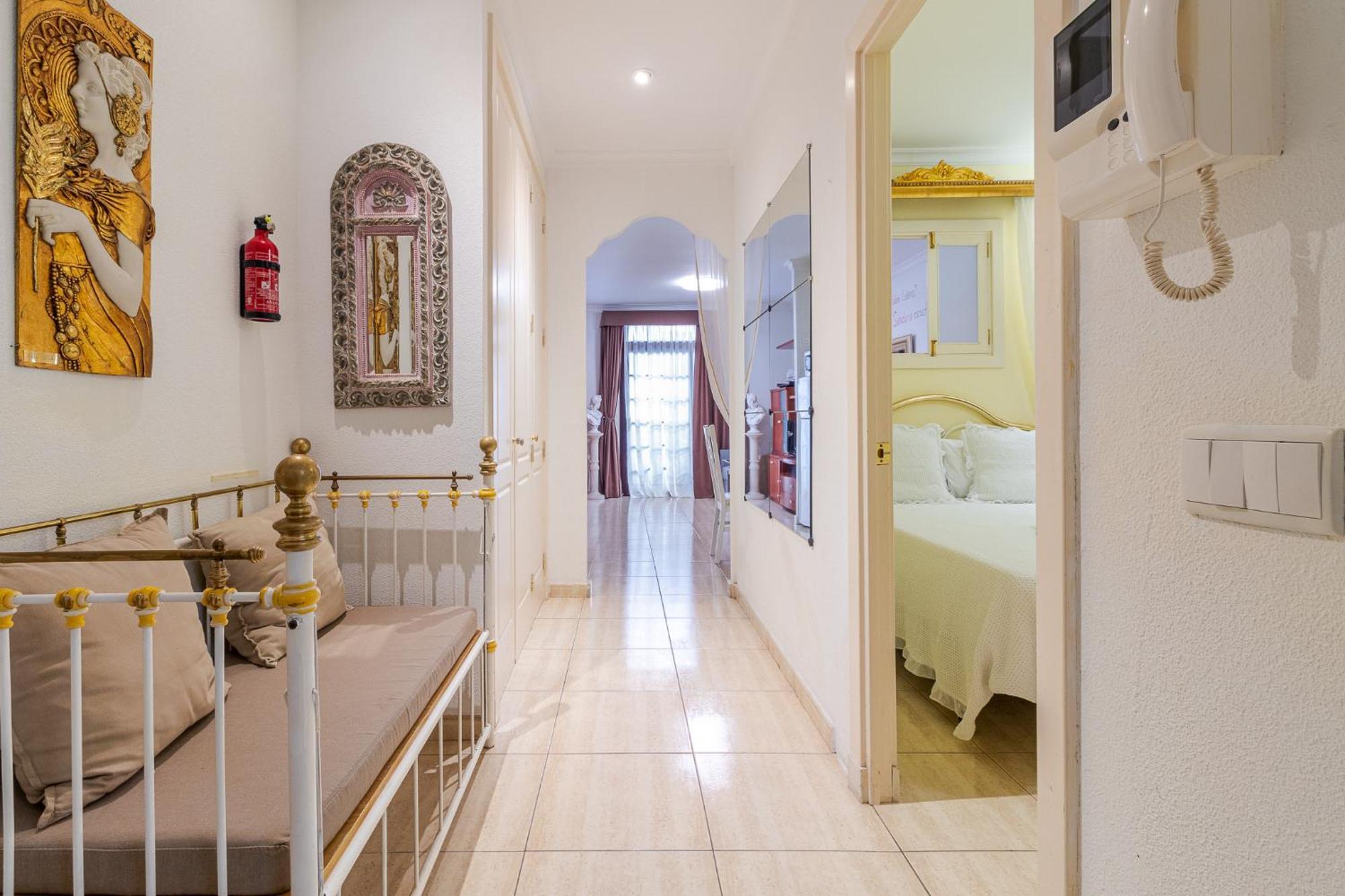 Flatguest - Flat With Art Appartamento