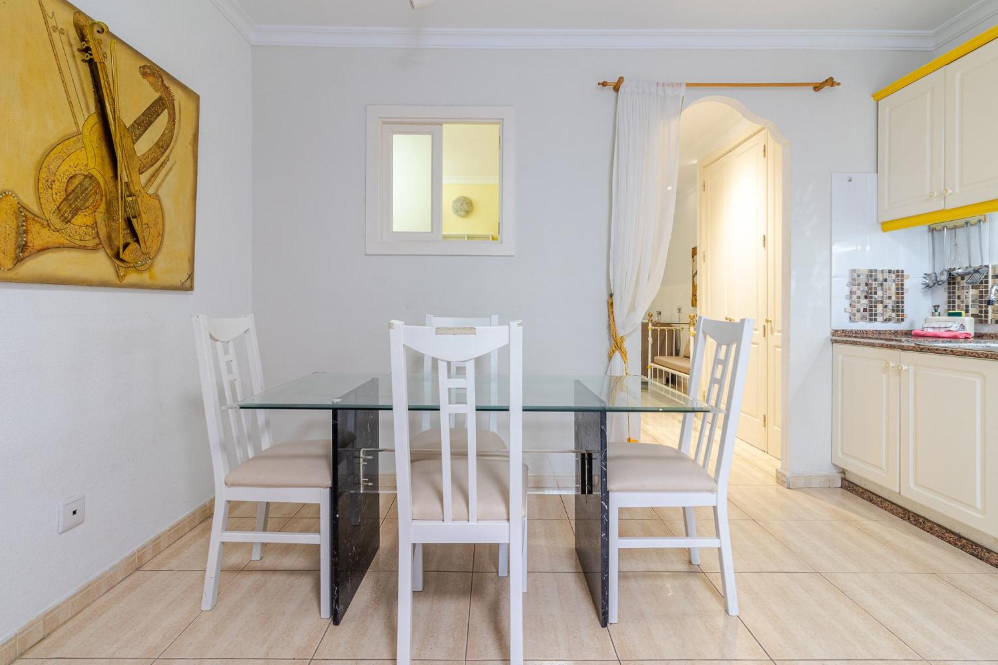 Flatguest - Flat With Art Appartamento