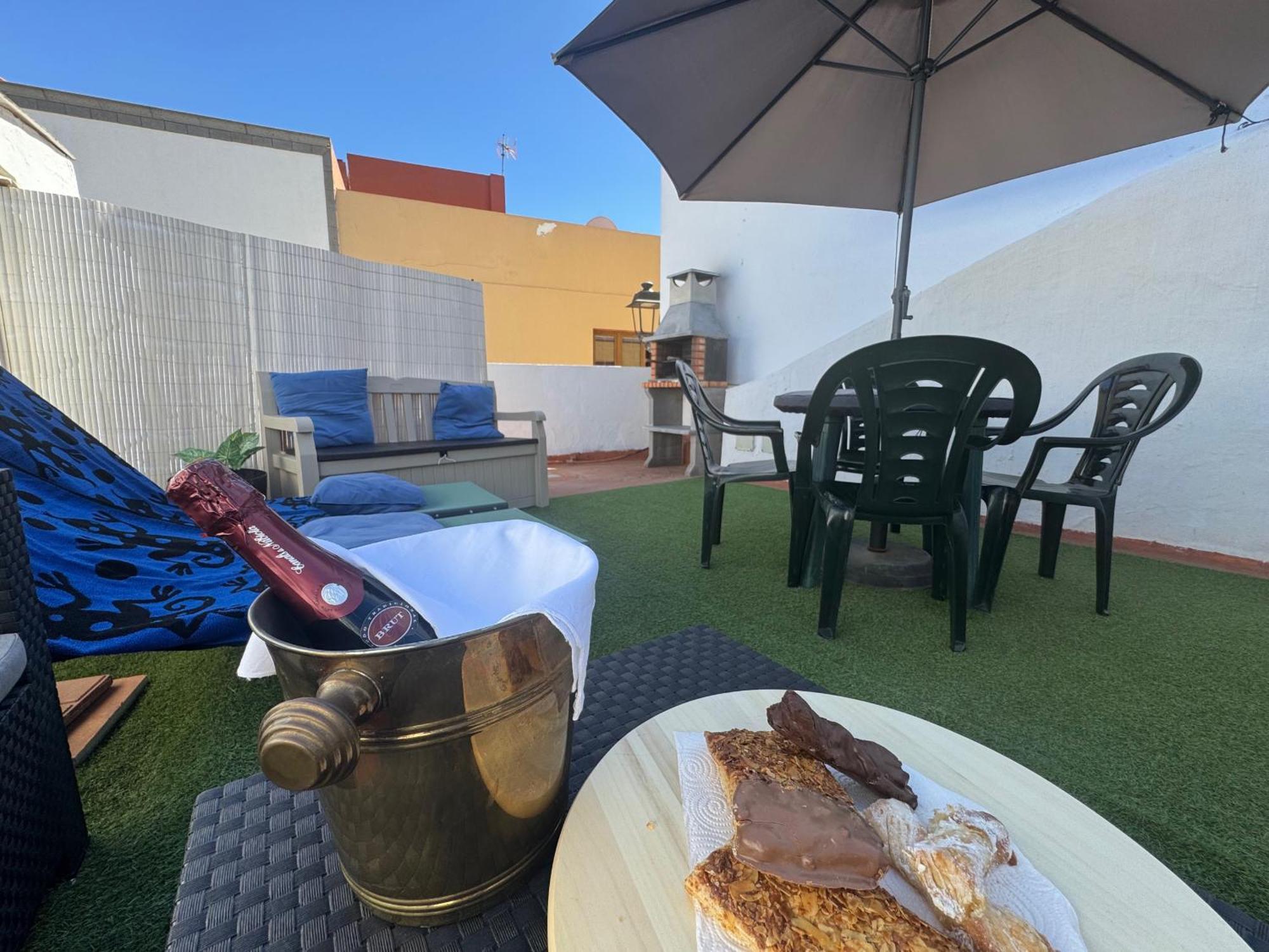 Casa En Con Terraza, Barbacoa Y Aire Acondicionado *