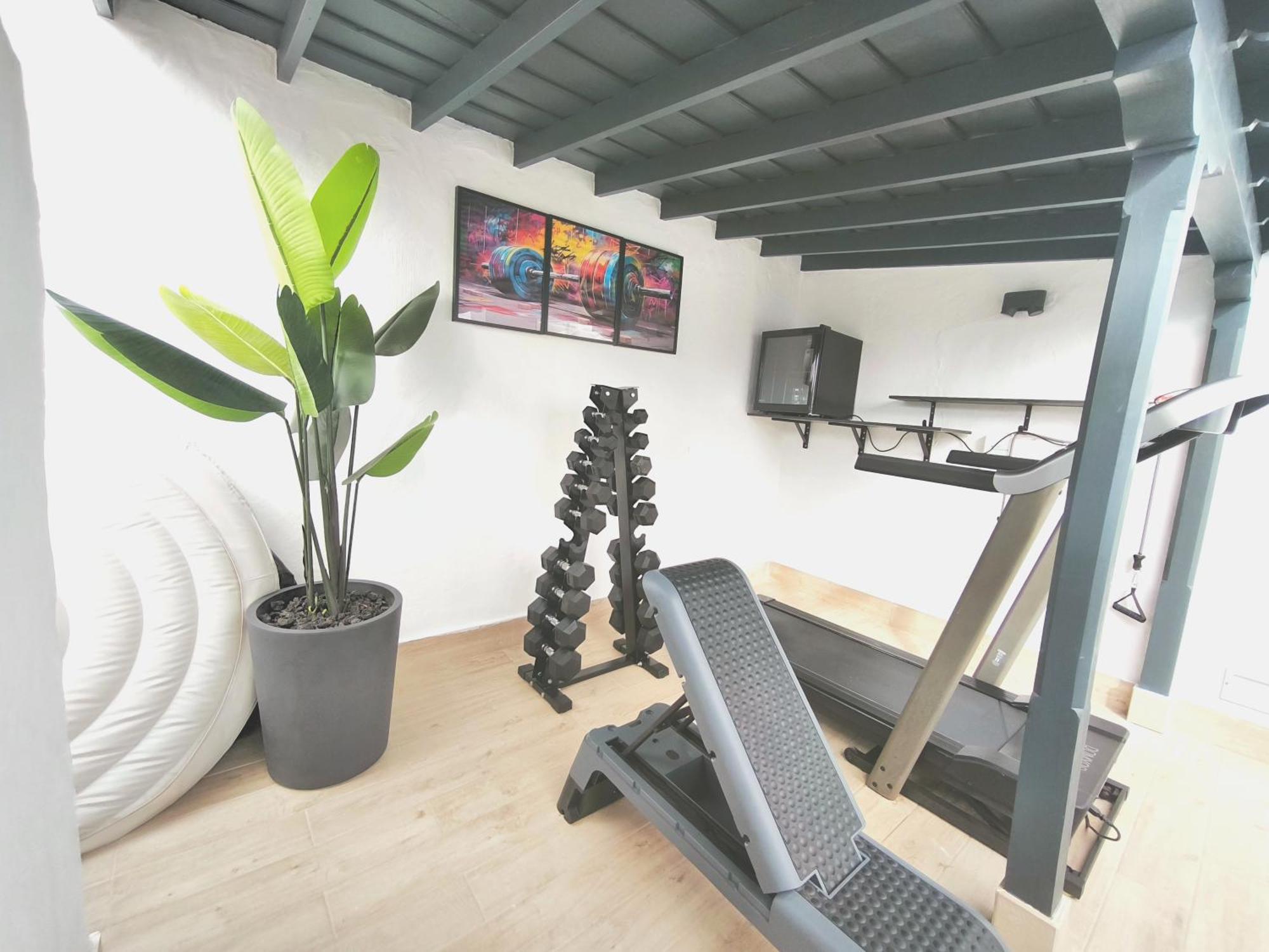 Сasa de vacaciones Rooftop Pamro - Private Jacuzzi - Fitness Area - Free Wifi - Air Conditioner - Pool - Modern & Comfortable - Sunnygolf *