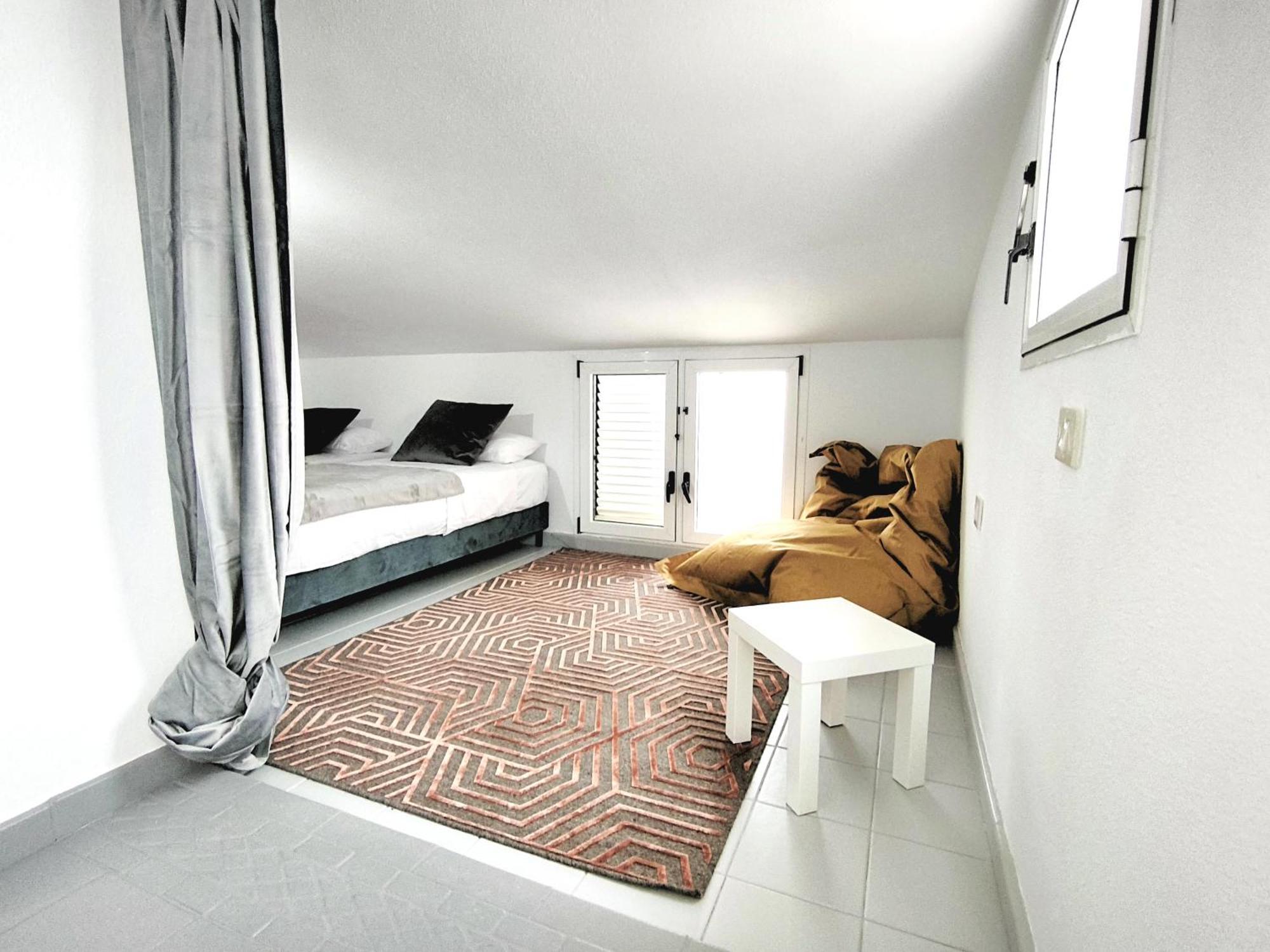 Rooftop Pamro - Private Jacuzzi - Fitness Area - Free Wifi - Air Conditioner - Pool - Modern & Comfortable - Sunnygolf *