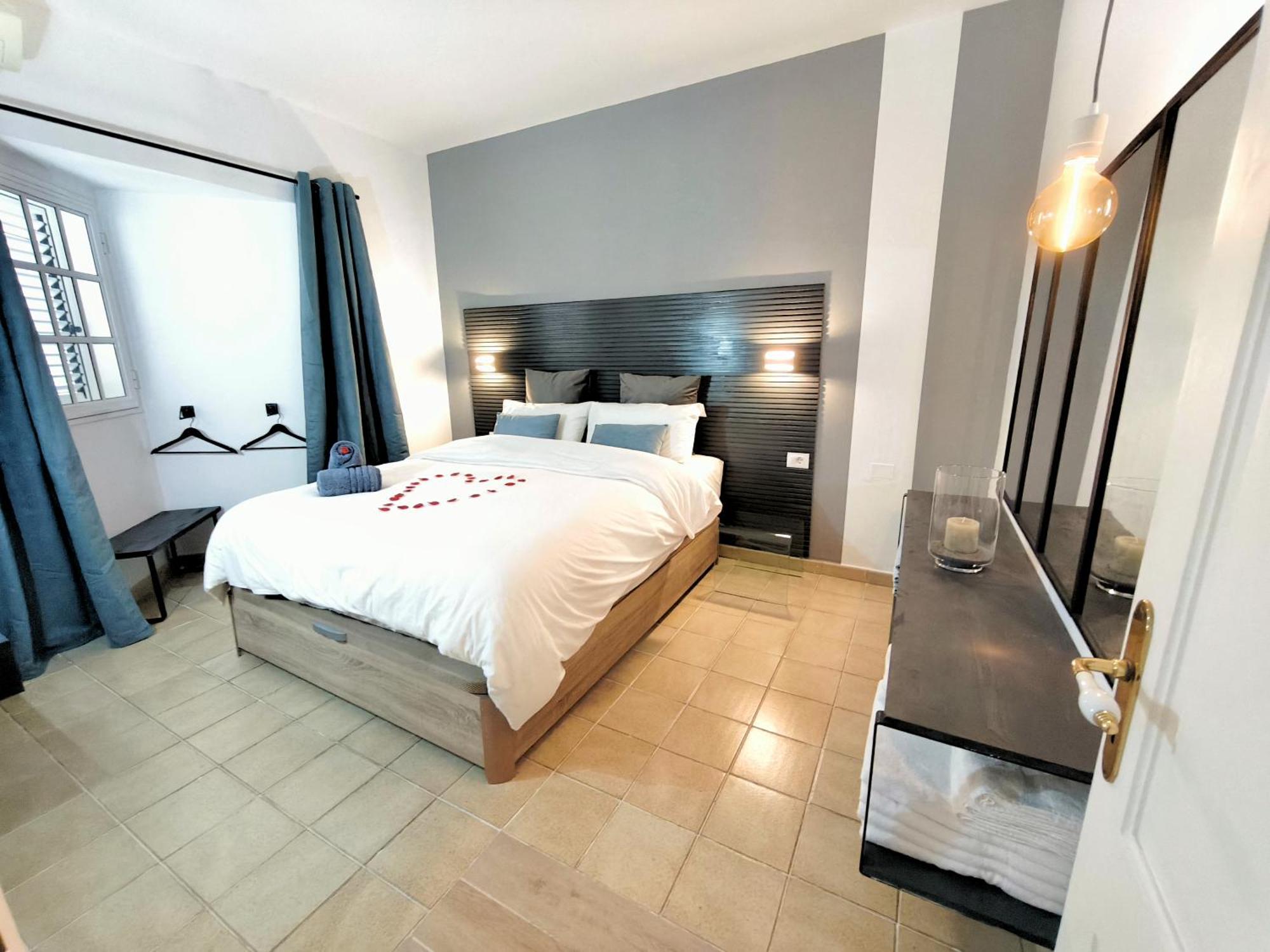 Сasa de vacaciones Rooftop Pamro - Private Jacuzzi - Fitness Area - Free Wifi - Air Conditioner - Pool - Modern & Comfortable - Sunnygolf *