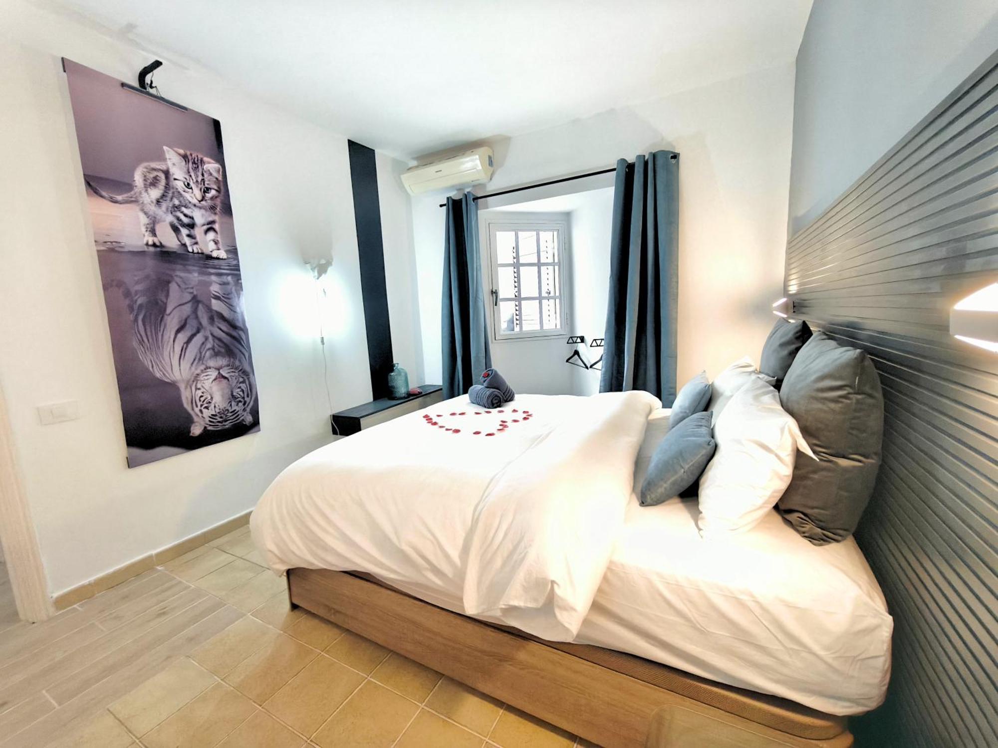 Rooftop Pamro - Private Jacuzzi - Fitness Area - Free Wifi - Air Conditioner - Pool - Modern & Comfortable - Sunnygolf *