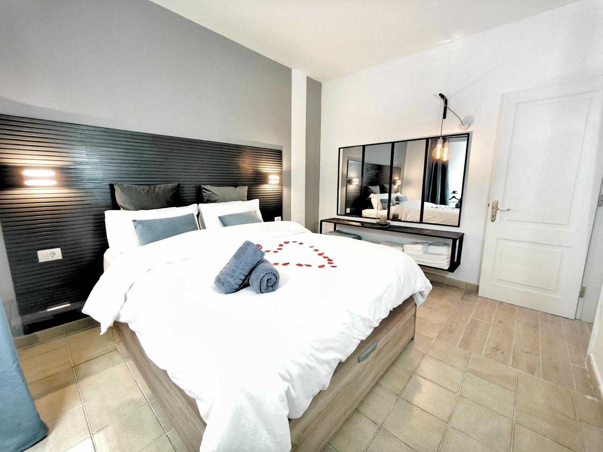Сasa de vacaciones Rooftop Pamro - Private Jacuzzi - Fitness Area - Free Wifi - Air Conditioner - Pool - Modern & Comfortable - Sunnygolf *