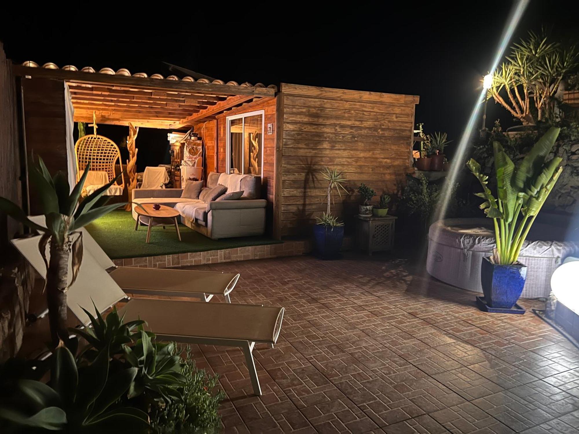 Studio Bed-room In Quiet Montain - Swimming Pool, Jacuzzi, Wifi, Tv Outdoor Chill Out - La Lezardiere *