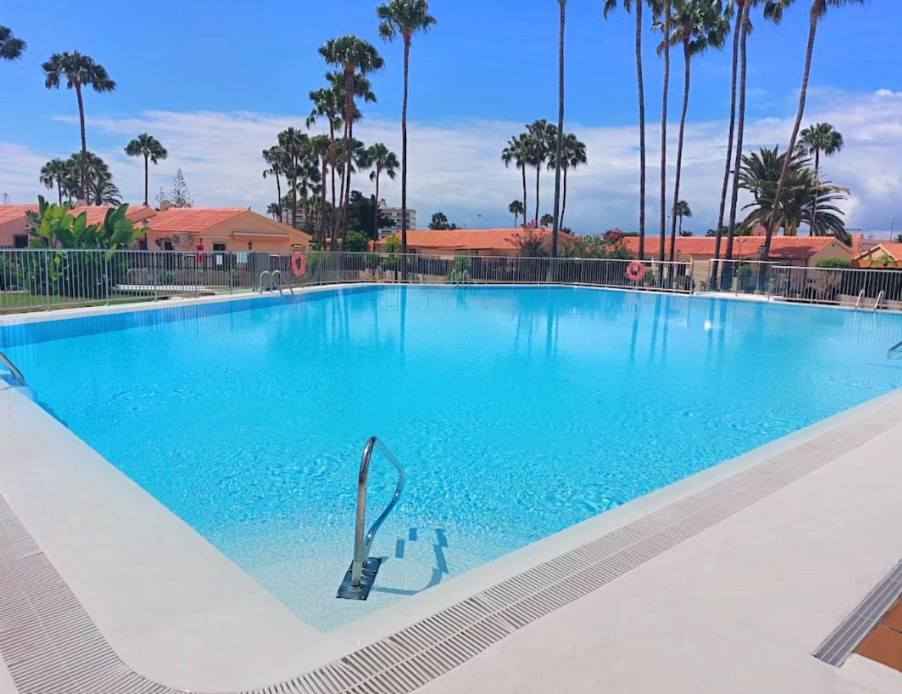 Сasa de vacaciones Rooftop Pamro - Private Jacuzzi - Fitness Area - Free Wifi - Air Conditioner - Pool - Modern & Comfortable - Sunnygolf *