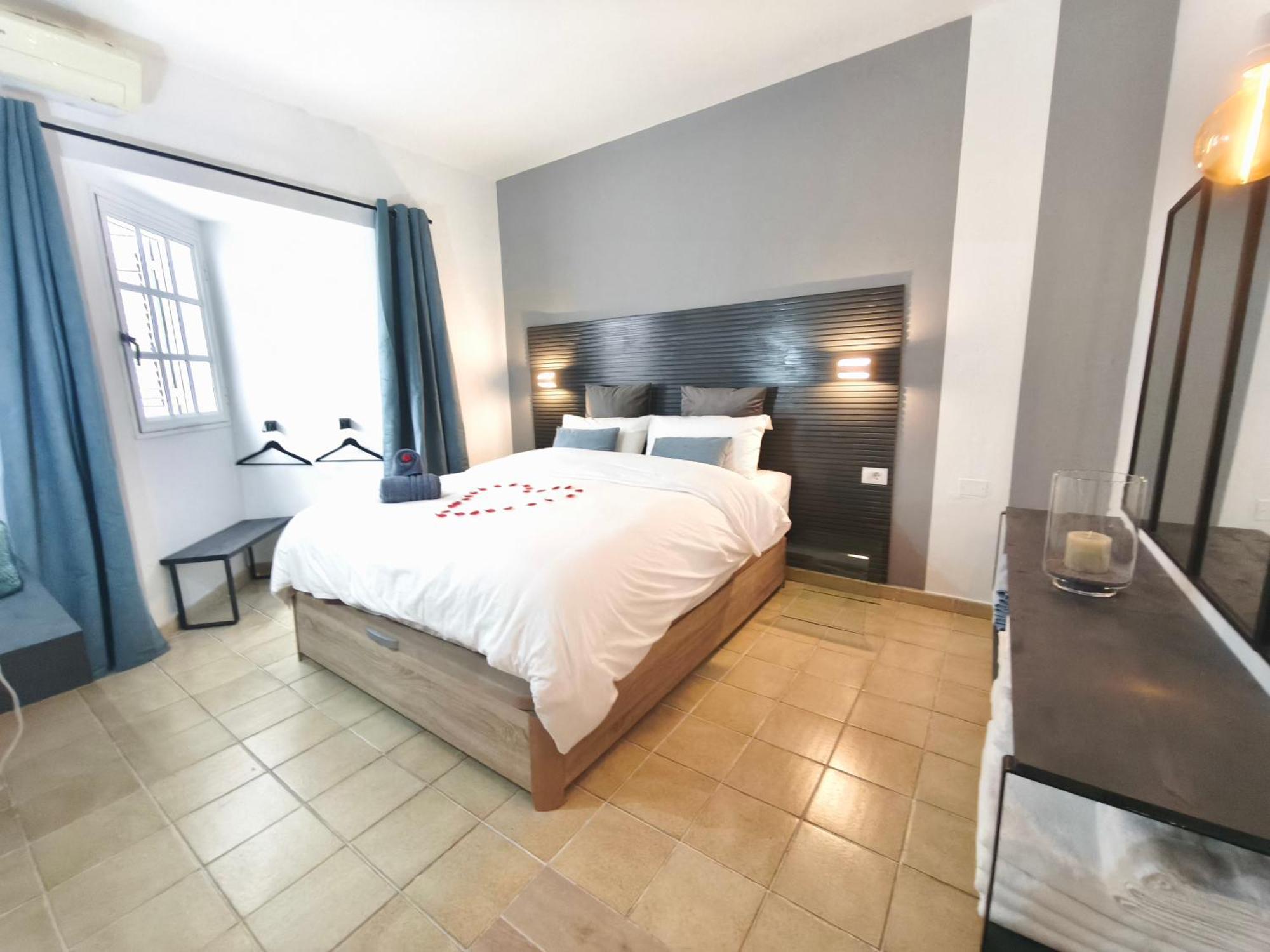 Сasa de vacaciones Rooftop Pamro - Private Jacuzzi - Fitness Area - Free Wifi - Air Conditioner - Pool - Modern & Comfortable - Sunnygolf *