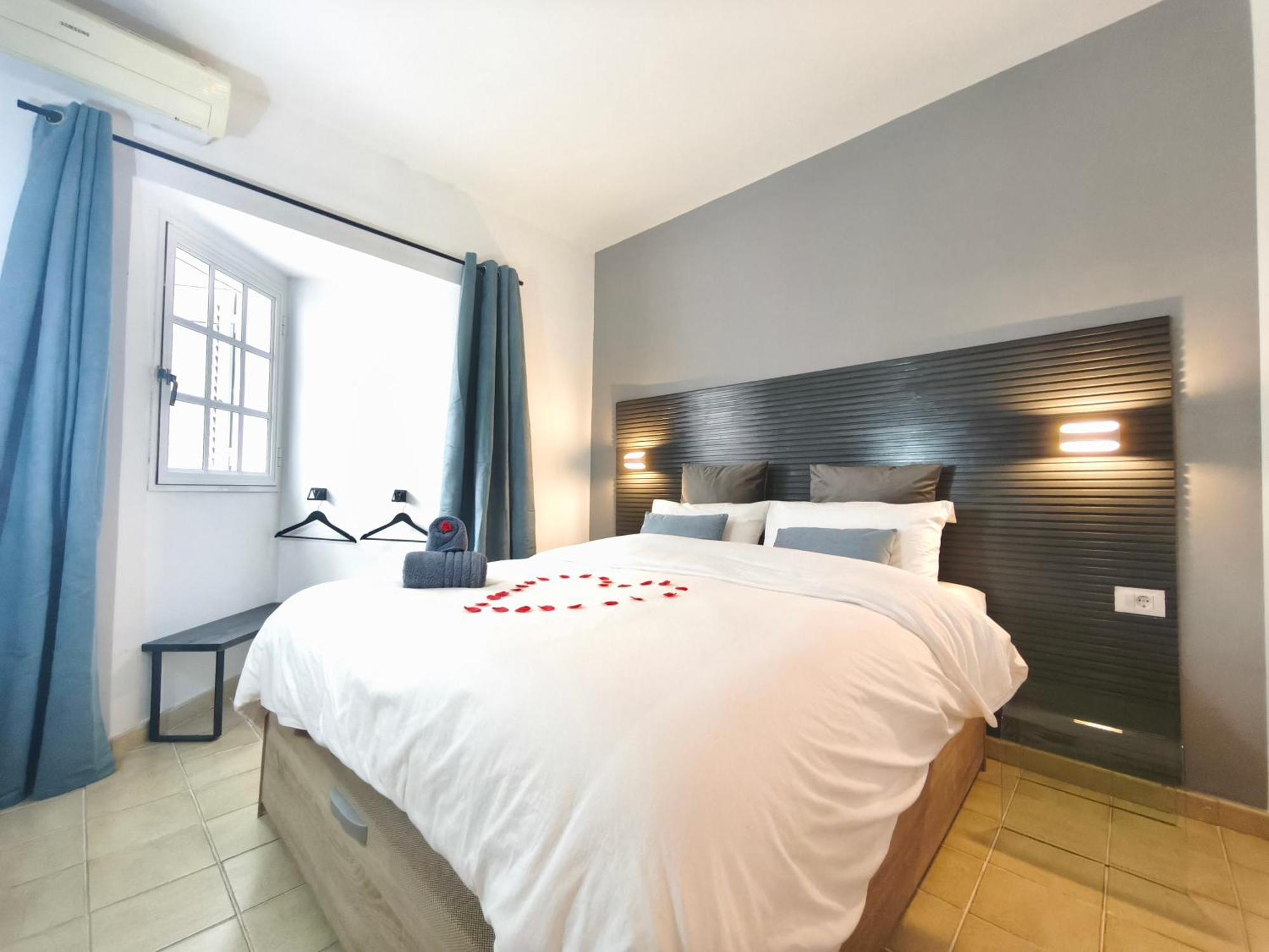 Сasa de vacaciones Rooftop Pamro - Private Jacuzzi - Fitness Area - Free Wifi - Air Conditioner - Pool - Modern & Comfortable - Sunnygolf *