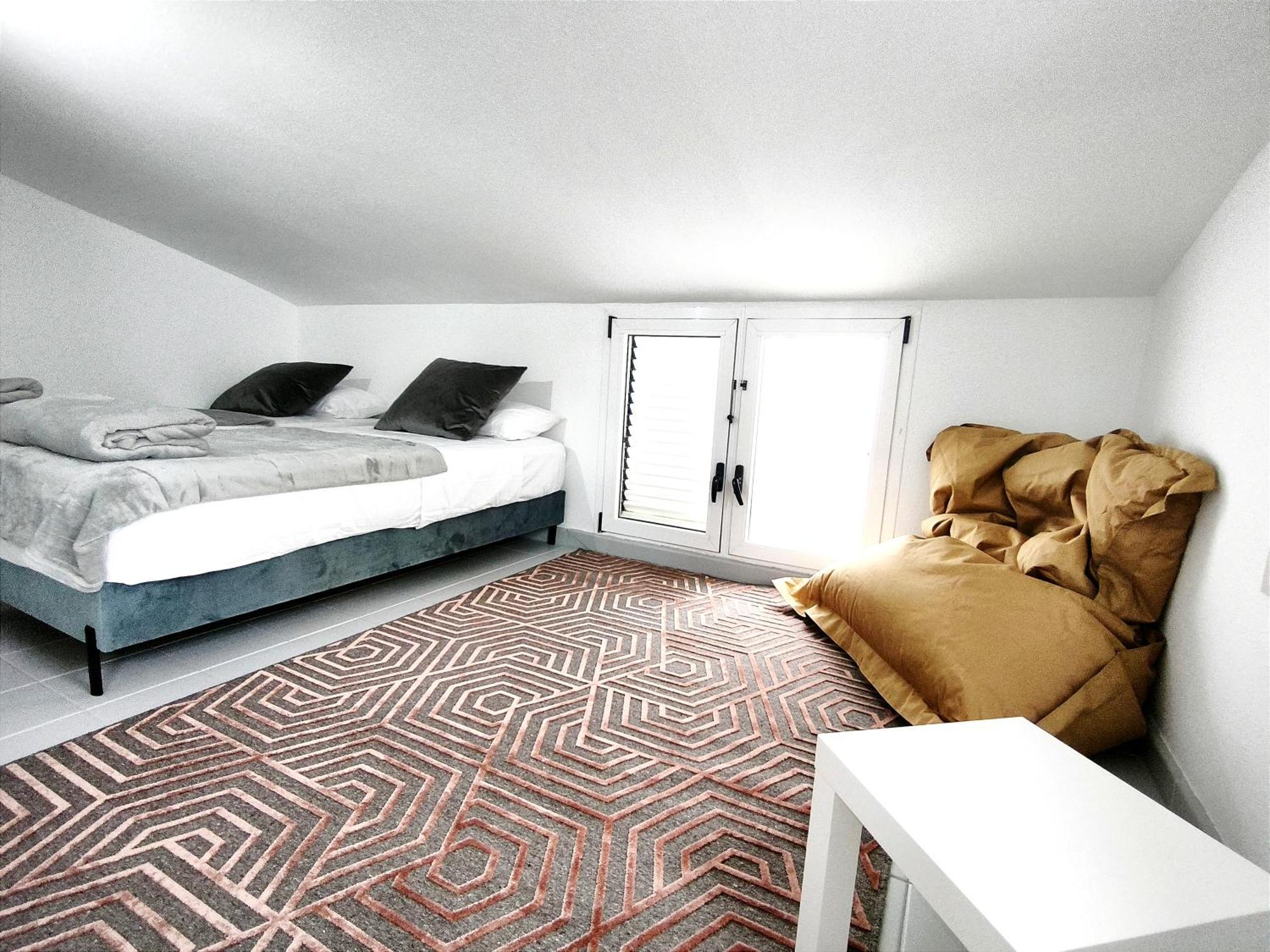 Rooftop Pamro - Private Jacuzzi - Fitness Area - Free Wifi - Air Conditioner - Pool - Modern & Comfortable - Sunnygolf *