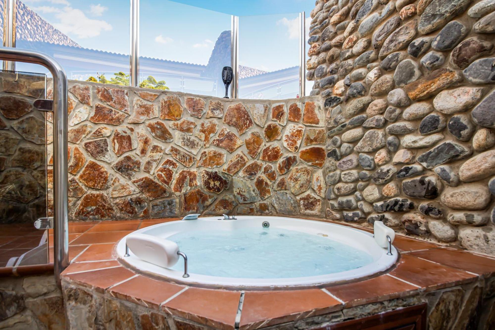 Oasis Tauro 3br