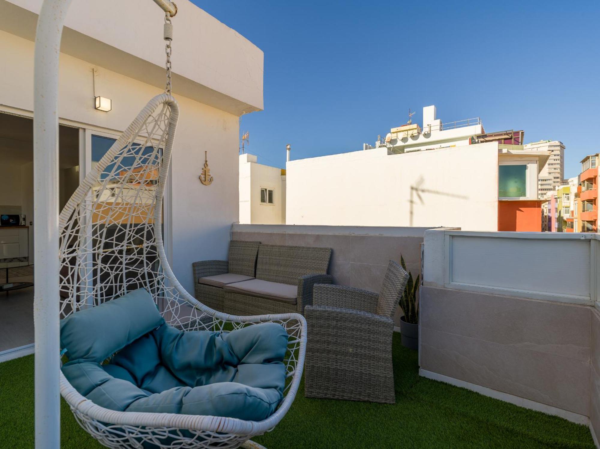 Apartamento Atico Con Terraza Privada En Mesa Y Lopez *