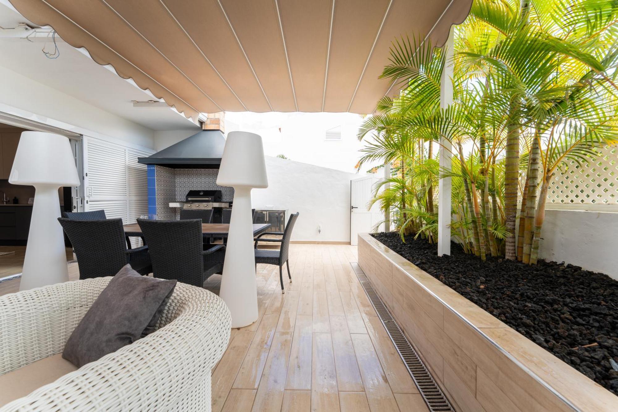 Rooftop Pamro - Private Jacuzzi - Fitness Area - Free Wifi - Air Conditioner - Pool - Modern & Comfortable - Sunnygolf