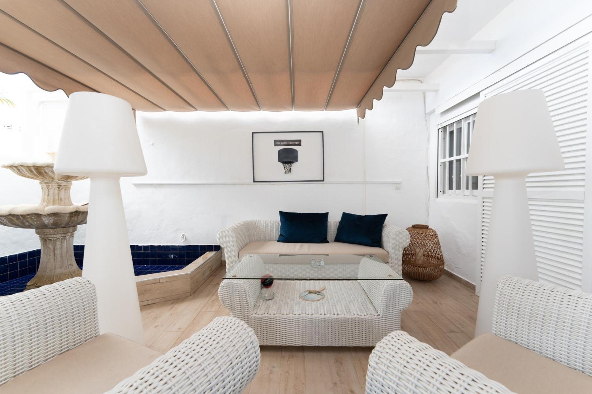 Rooftop Pamro - Private Jacuzzi - Fitness Area - Free Wifi - Air Conditioner - Pool - Modern & Comfortable - Sunnygolf *
