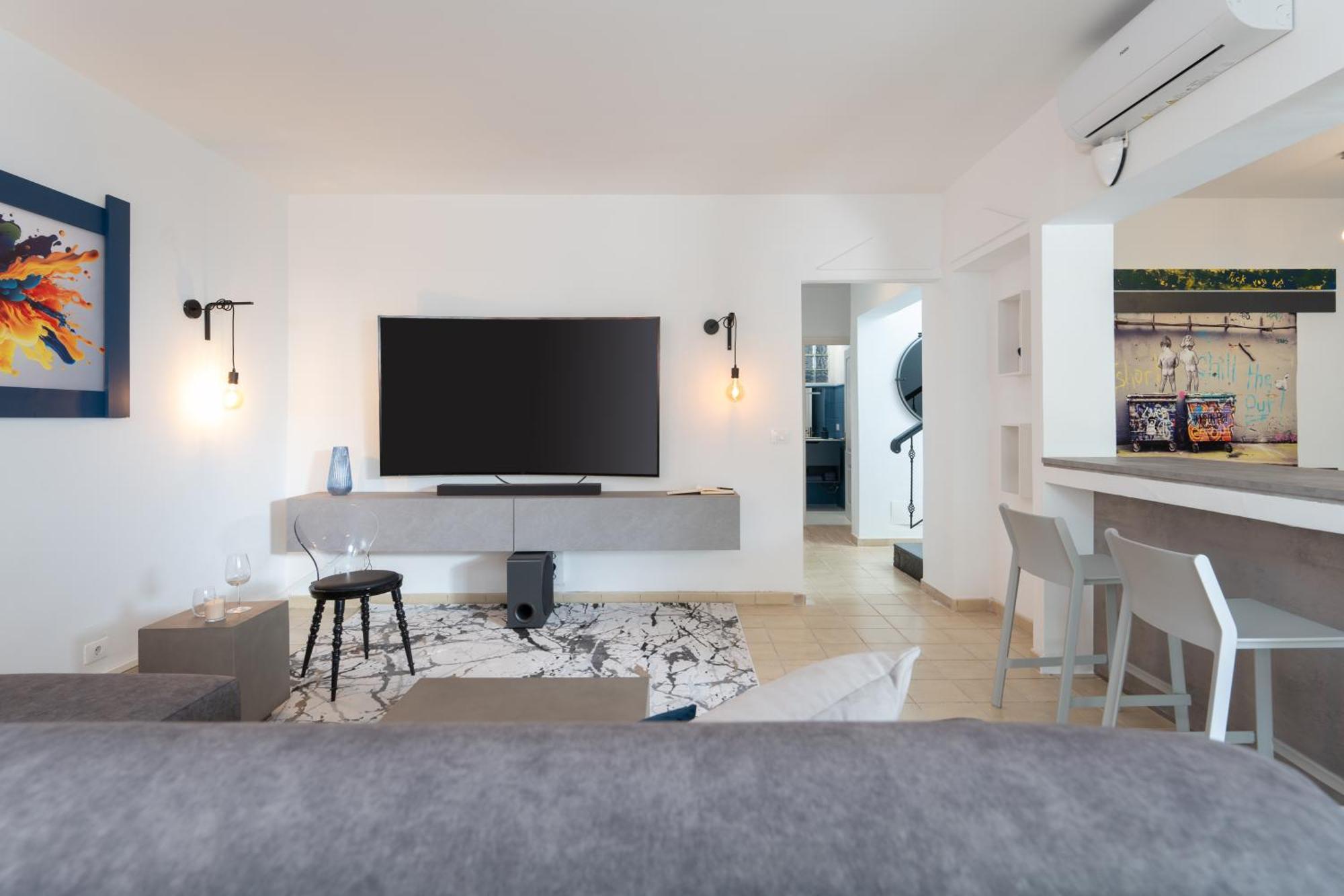 Rooftop Pamro - Private Jacuzzi - Fitness Area - Free Wifi - Air Conditioner - Pool - Modern & Comfortable - Sunnygolf