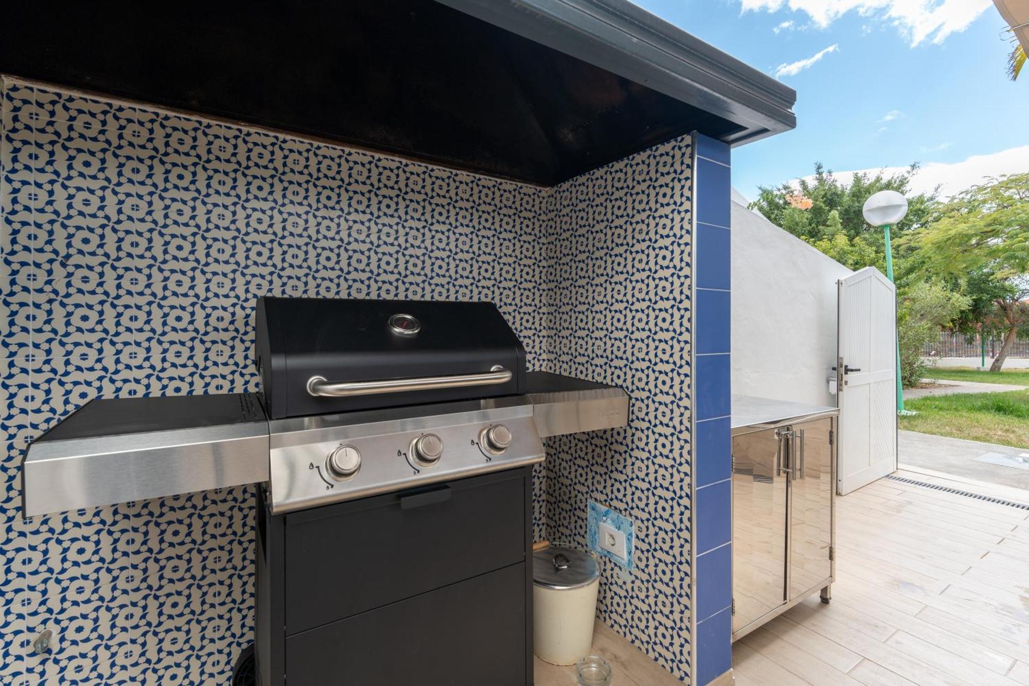 Rooftop Pamro - Private Jacuzzi - Fitness Area - Free Wifi - Air Conditioner - Pool - Modern & Comfortable - Sunnygolf Сasa de vacaciones