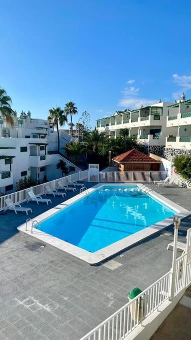 Sunshine, Pool &