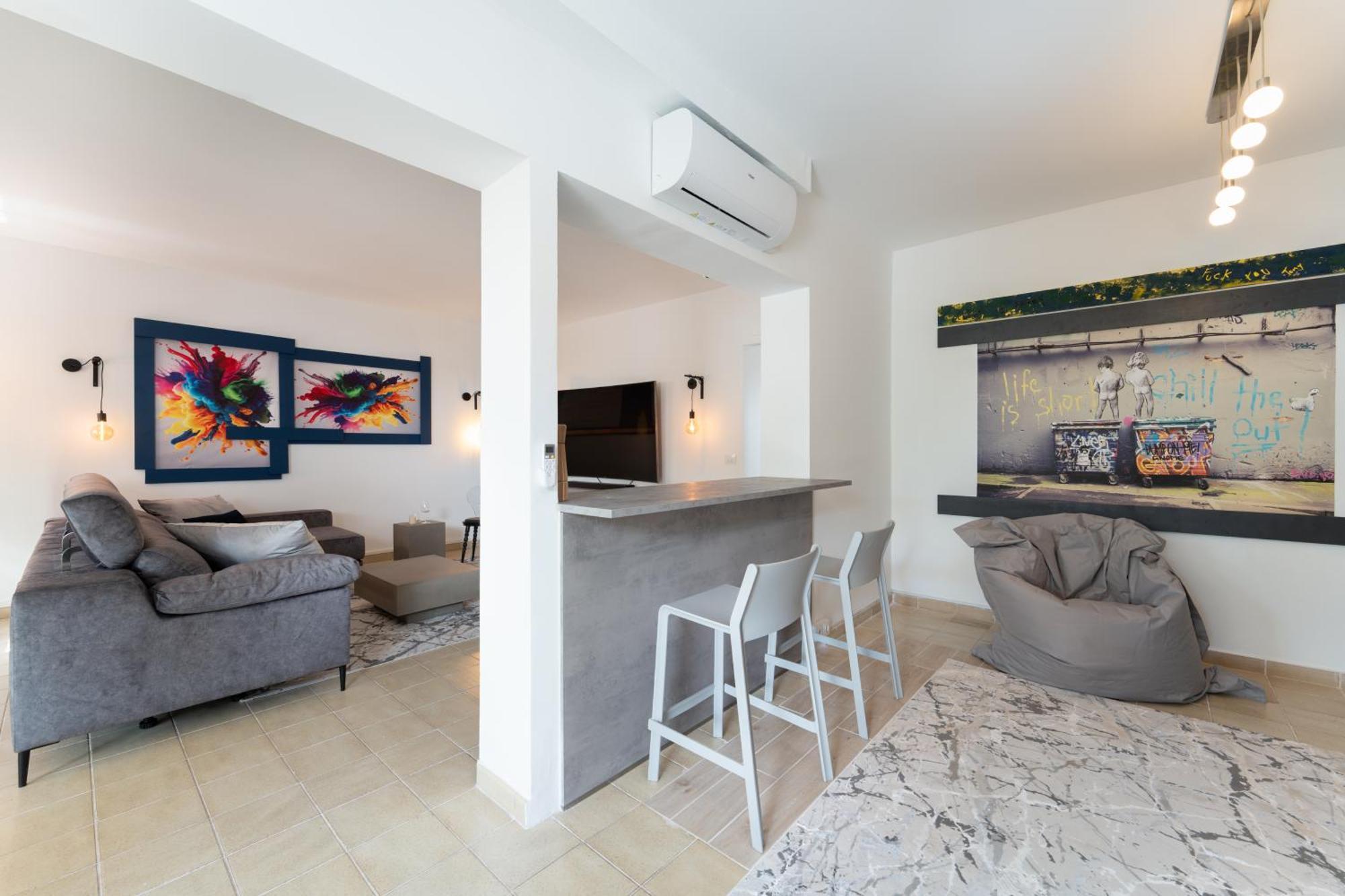 Rooftop Pamro - Private Jacuzzi - Fitness Area - Free Wifi - Air Conditioner - Pool - Modern & Comfortable - Sunnygolf *
